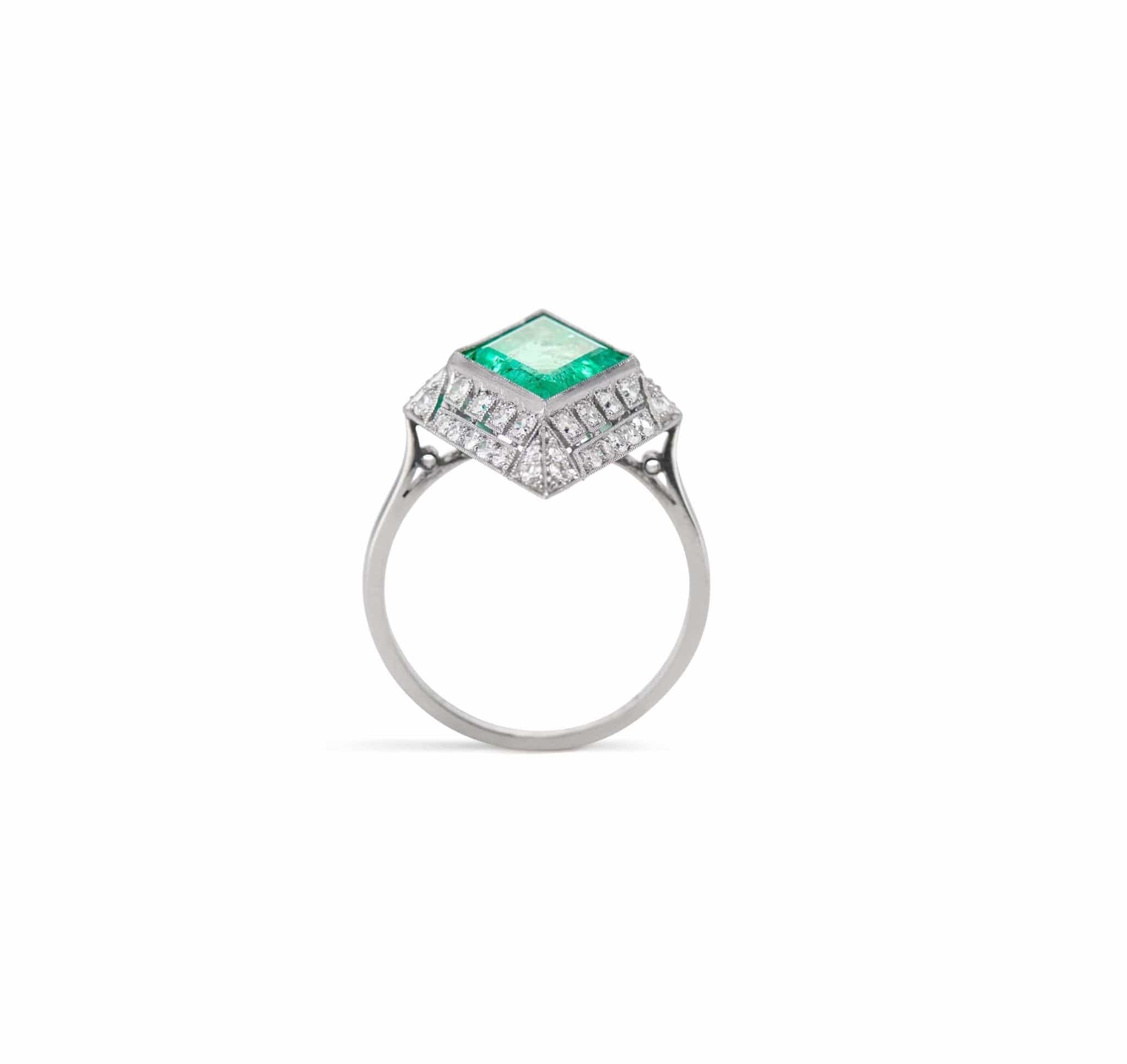 Art Deco Lozenge-Shaped Columbian Emerald Ring, France - Image 4