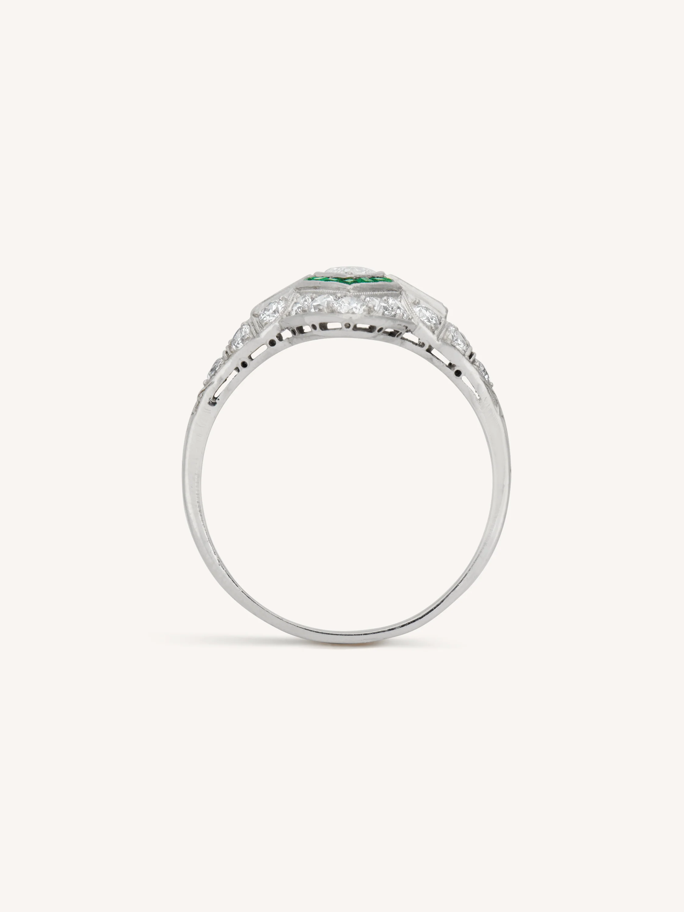 Art Deco Marquise Cut Diamond & Calibré Cut Emerald Vintage Ring - Image 6