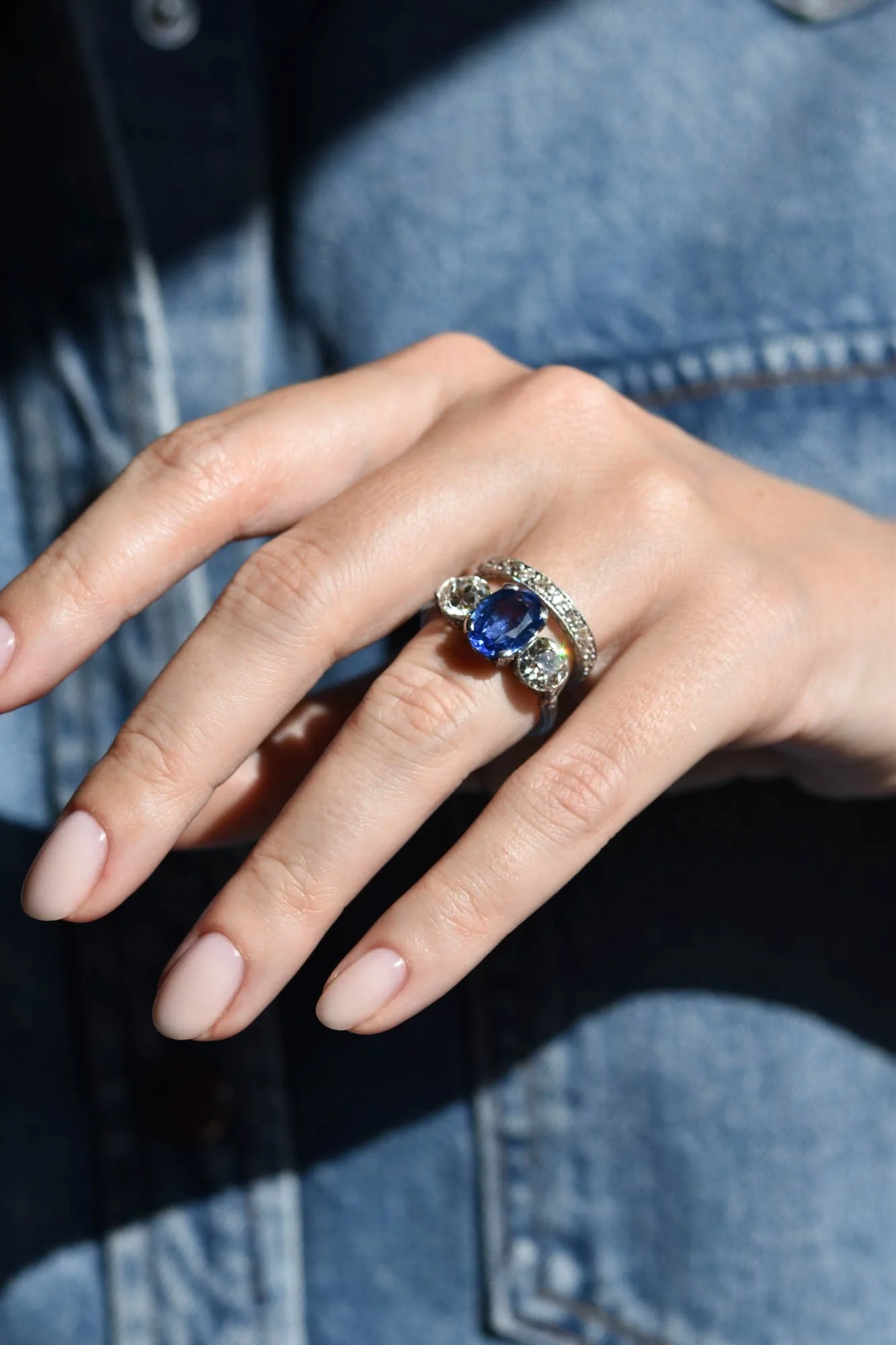 Art Deco 4.59 Carat Oval Ceylon Sapphire Three Stone Vintage Engagement Ring - Image 3