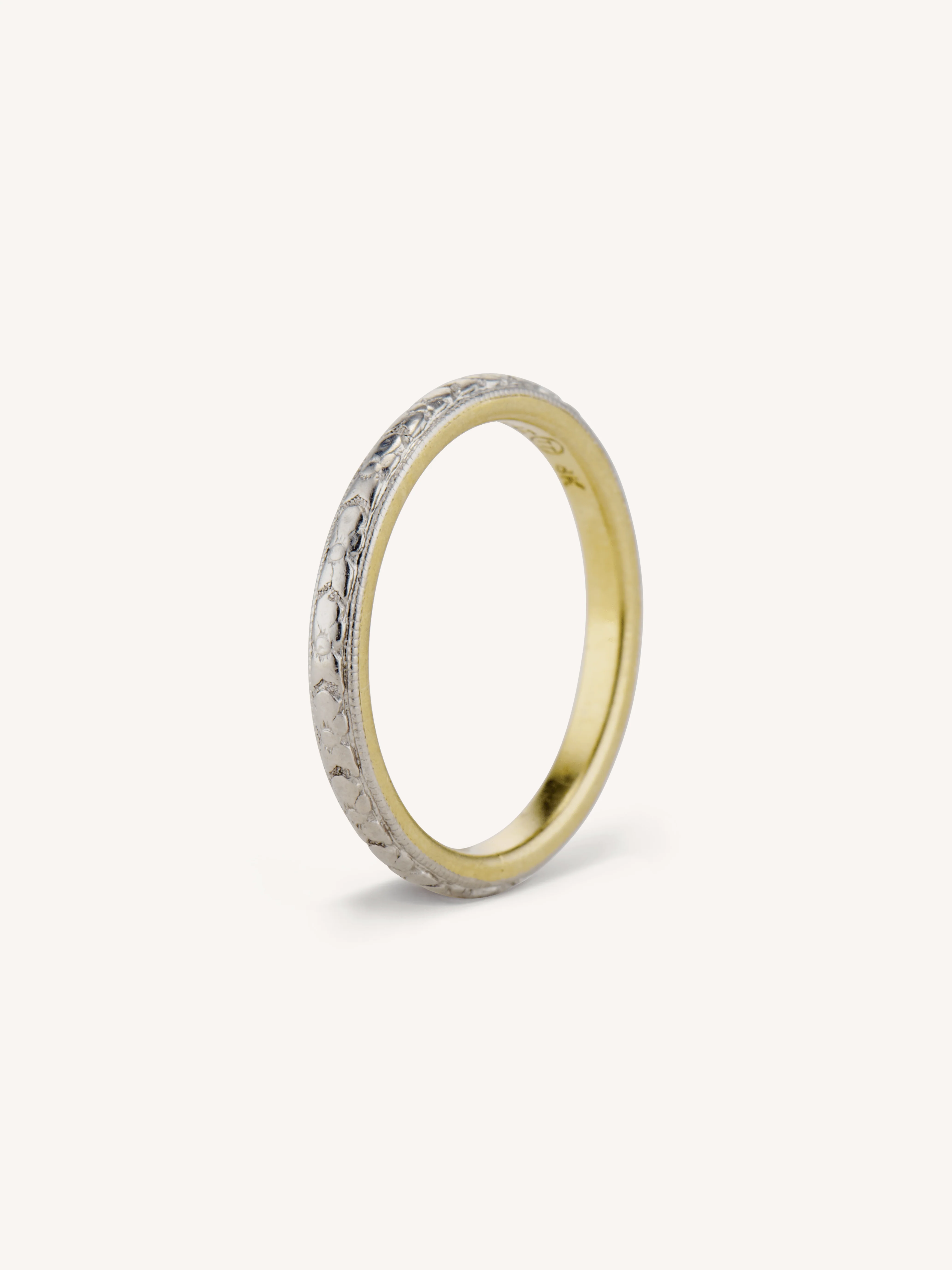 Art Deco Platinum & Gold Forget-Me-Not Engraved Vintage Wedding Band - Size 5.5 - Image 3