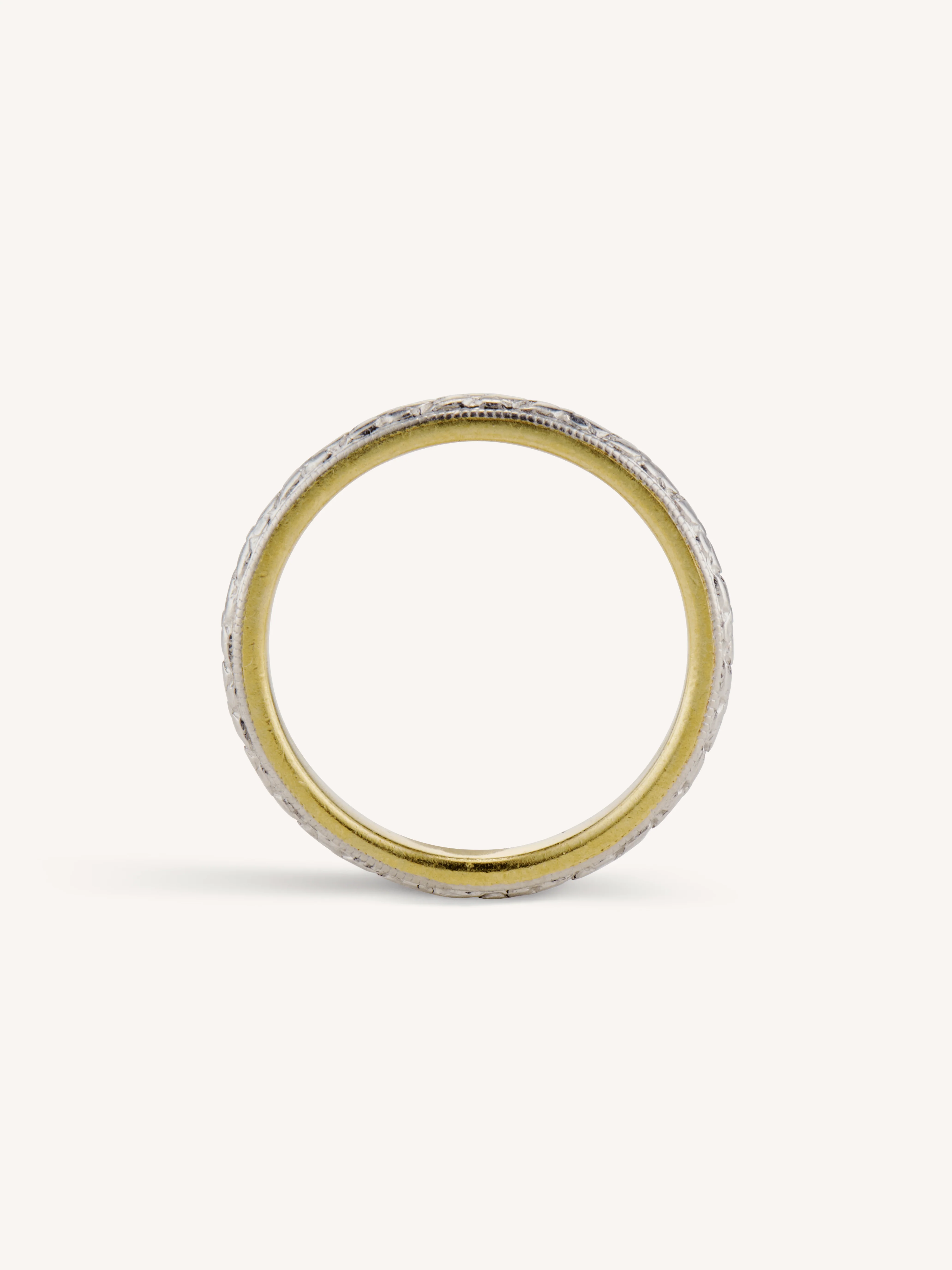 Art Deco Platinum & Gold Forget-Me-Not Engraved Vintage Wedding Band - Size 5.5 - Image 4
