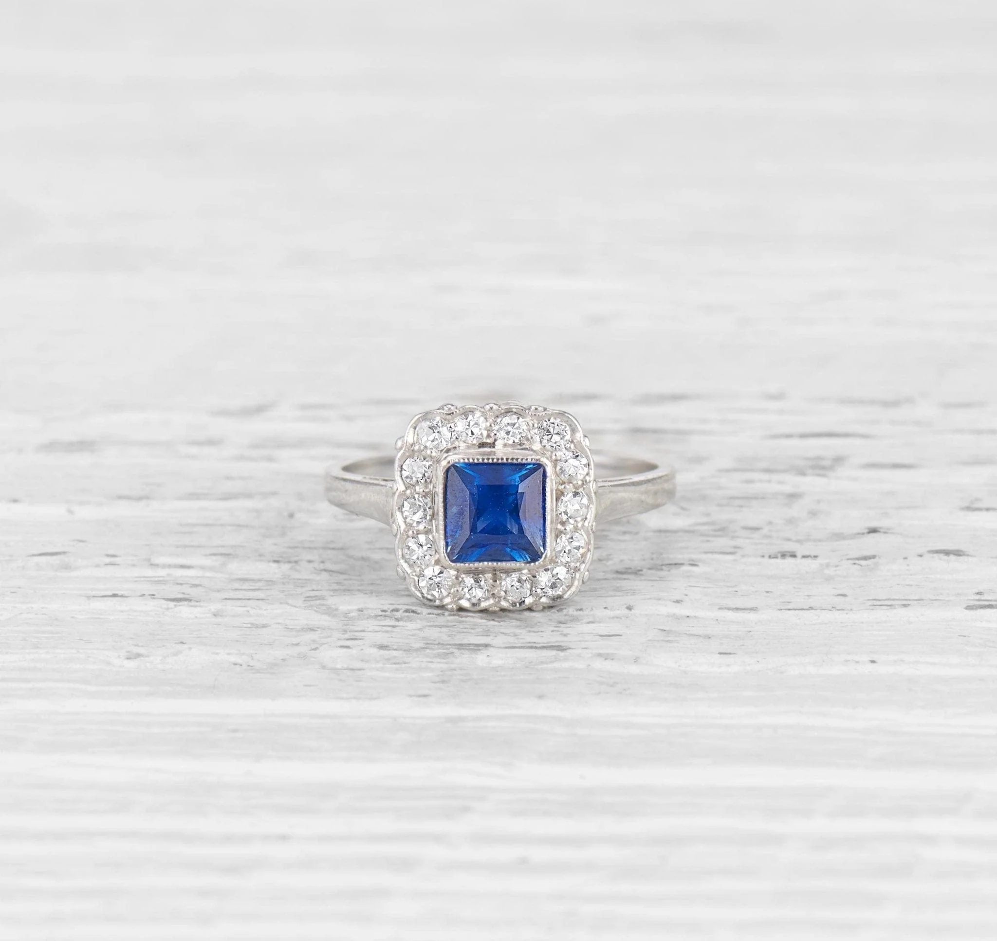 ART DECO SAPPHIRE AND DIAMOND ENGAGEMENT RING - Image 2