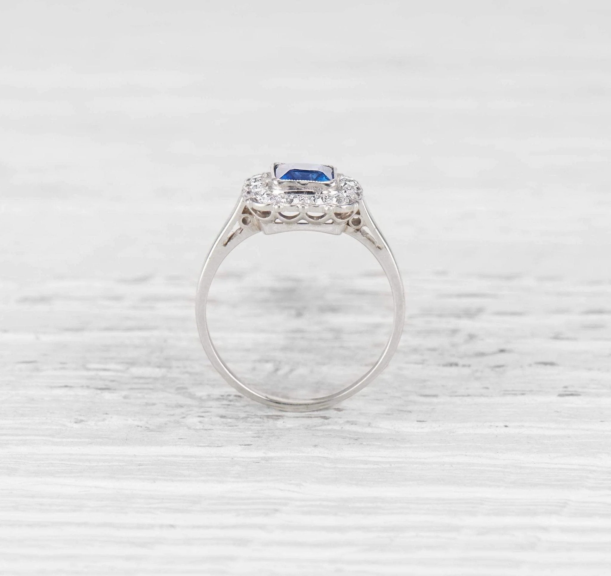 ART DECO SAPPHIRE AND DIAMOND ENGAGEMENT RING - Image 3