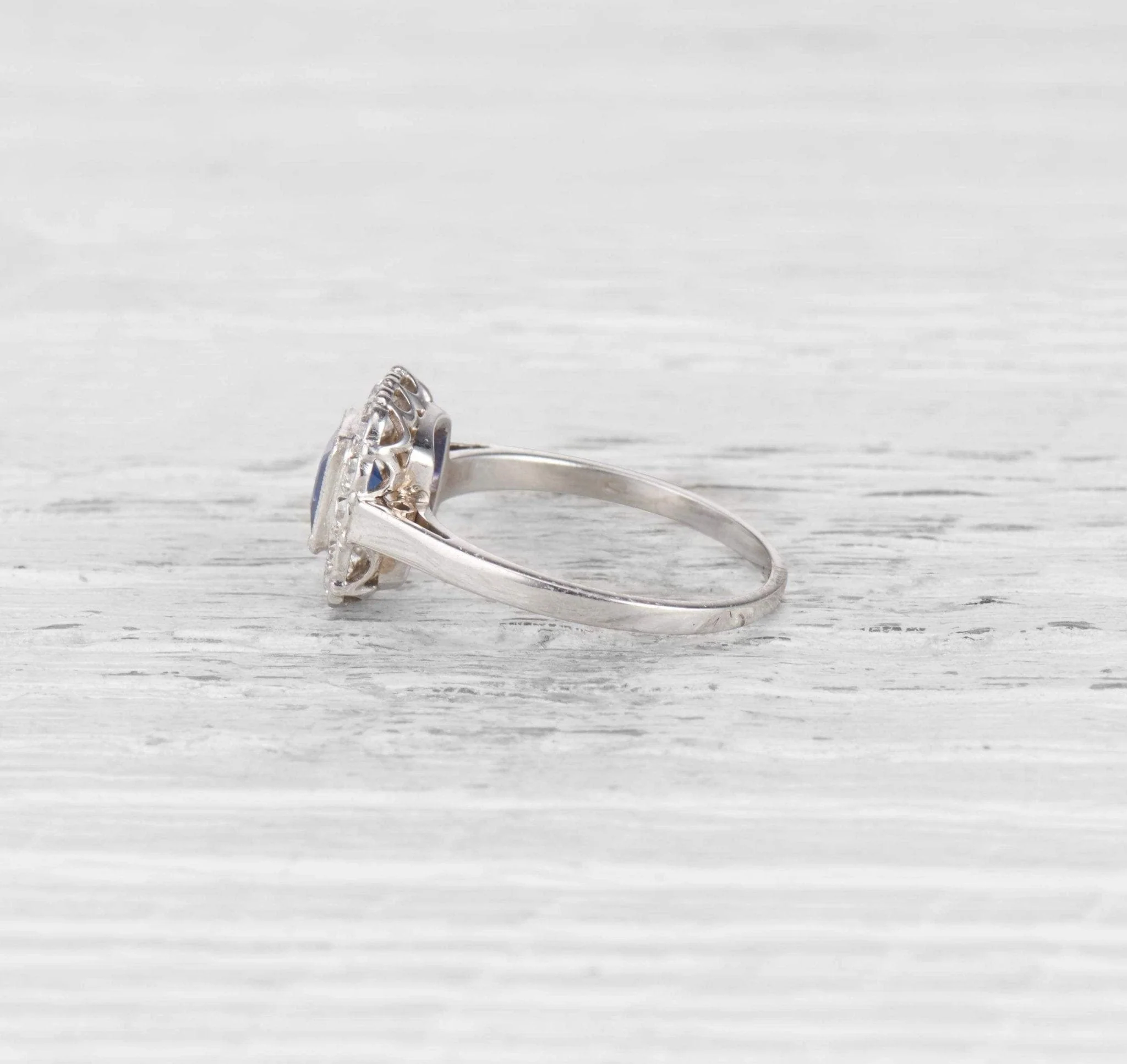 ART DECO SAPPHIRE AND DIAMOND ENGAGEMENT RING - Image 4