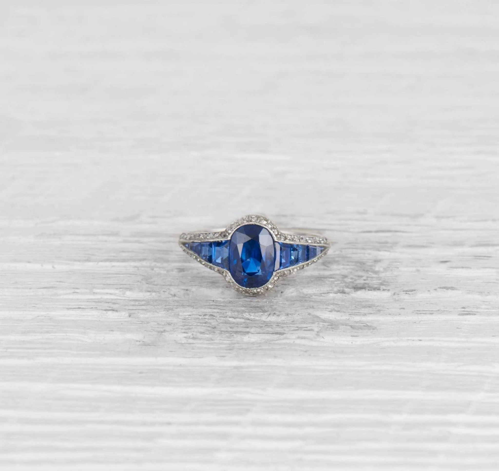 ART DECO SAPPHIRE AND DIAMOND ENGAGEMENT RING - Image 2