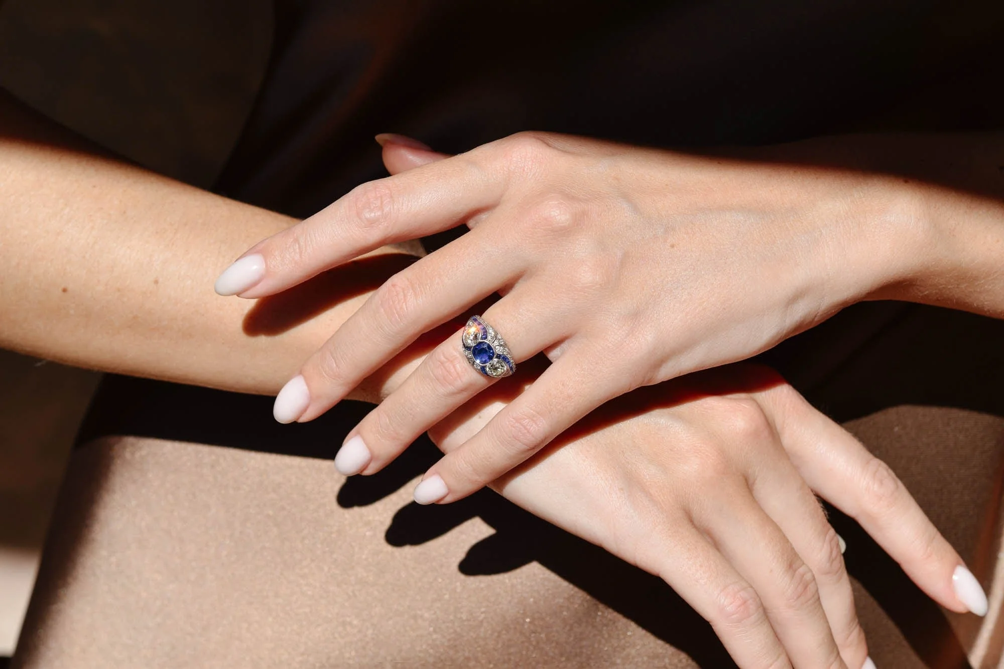 Art Deco Sapphire & Diamond Three Stone Vintage Dome Ring - Image 6