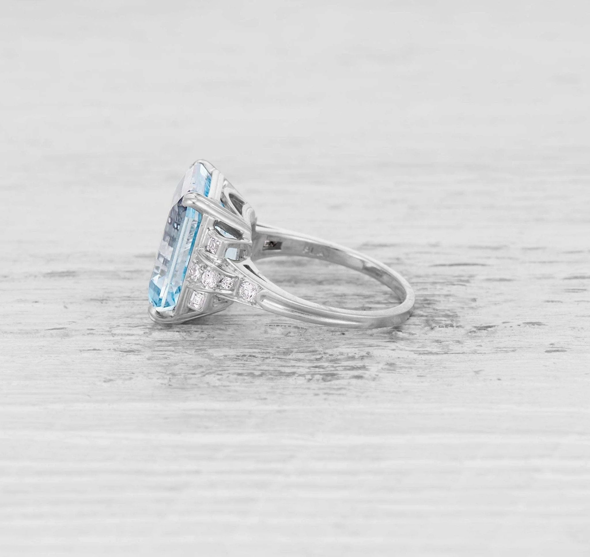 ART DECO TIFFANY & CO AQUAMARINE AND DIAMOND COCKTAIL RING - Image 3