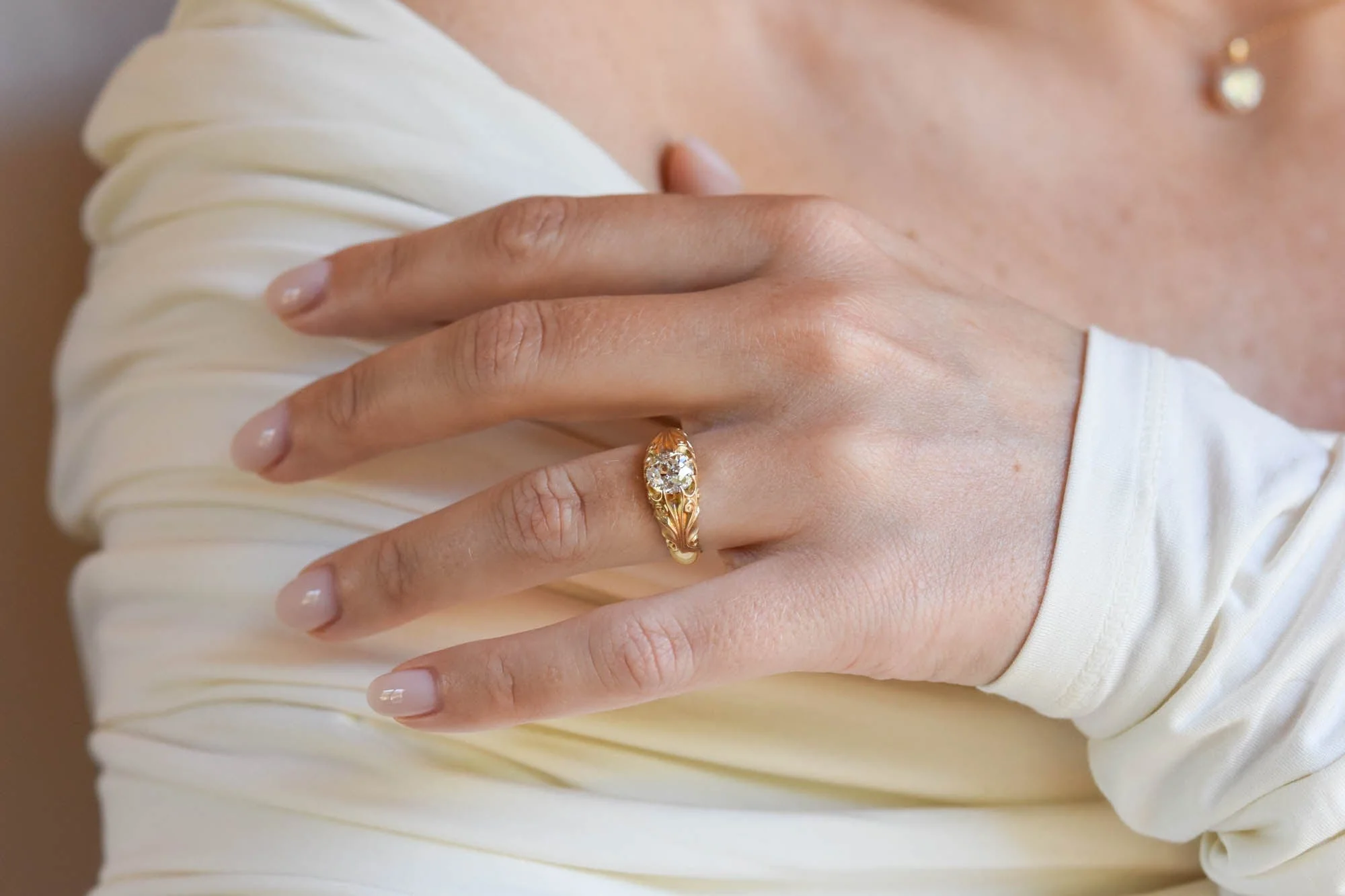 Art Nouveau 1.41 Carat Old Mine Cut Diamond Carved Gold Antique Engagement Ring - Image 3