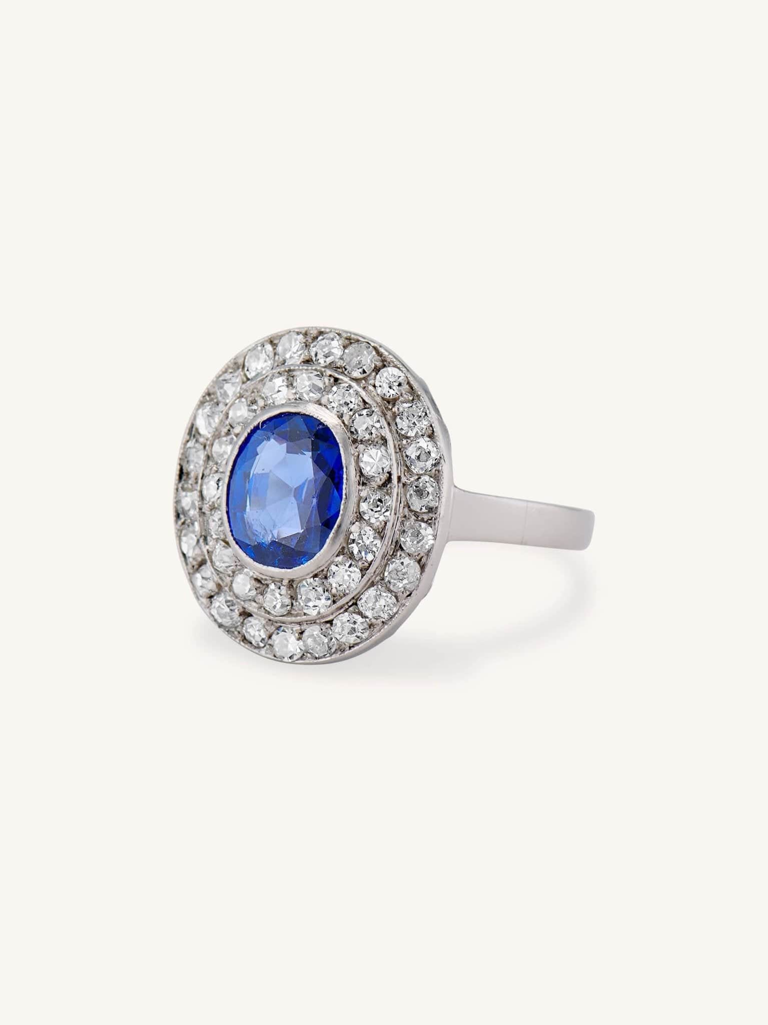Belle Époque 1.25 Carat Oval Cut Sapphire & Diamond Cluster - Image 4