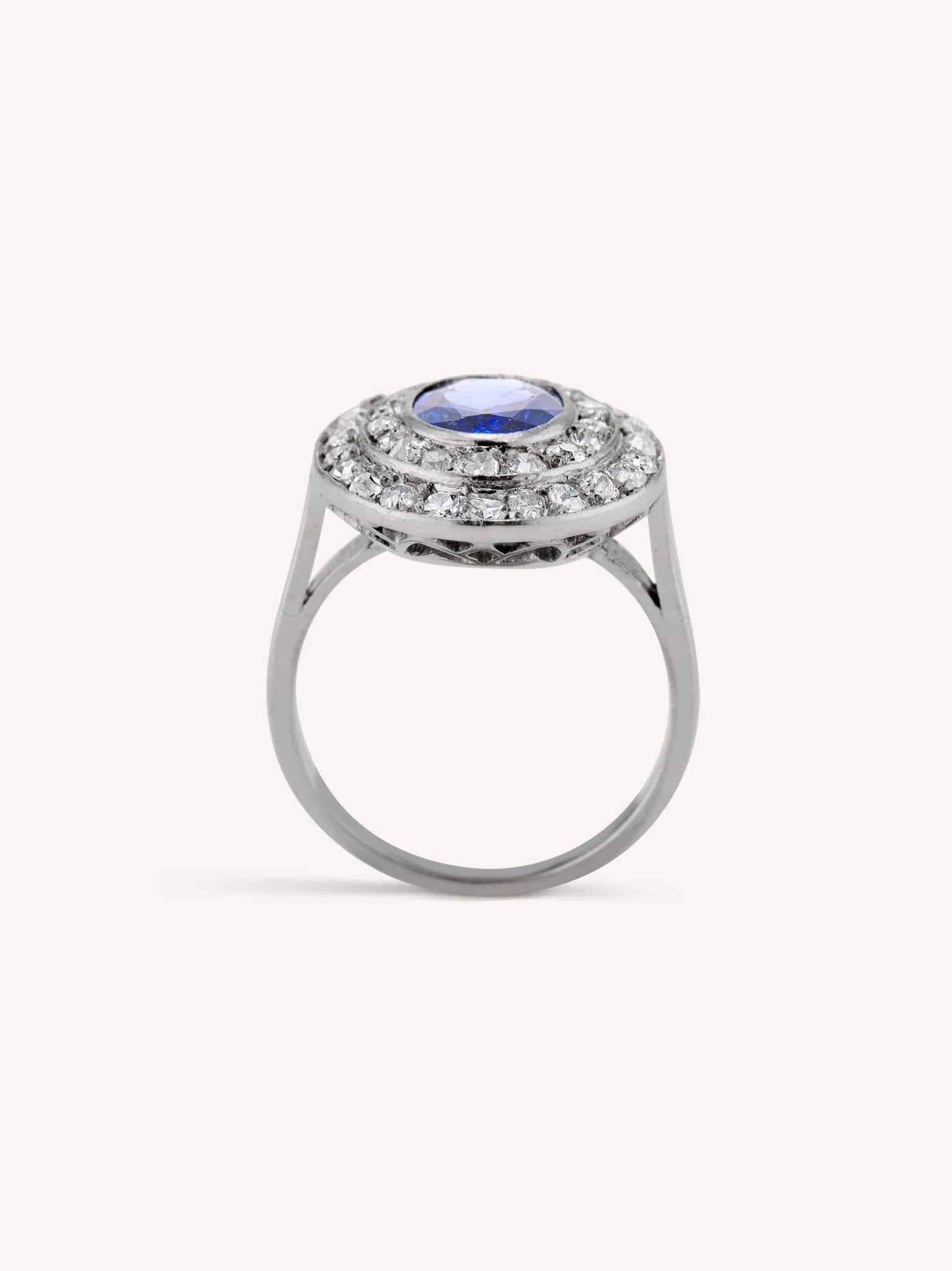 Belle Époque 1.25 Carat Oval Cut Sapphire & Diamond Cluster - Image 8