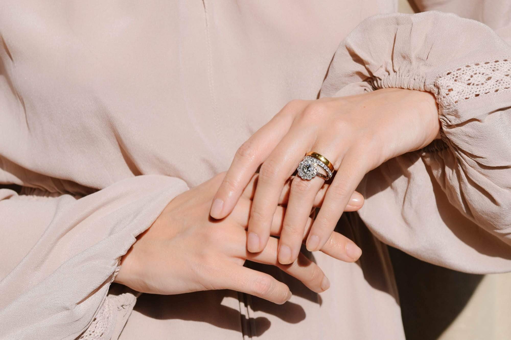 Belle Époque .80 Carat Old European Cut Diamond  Floret Cluster Engagement Ring, France - Image 5