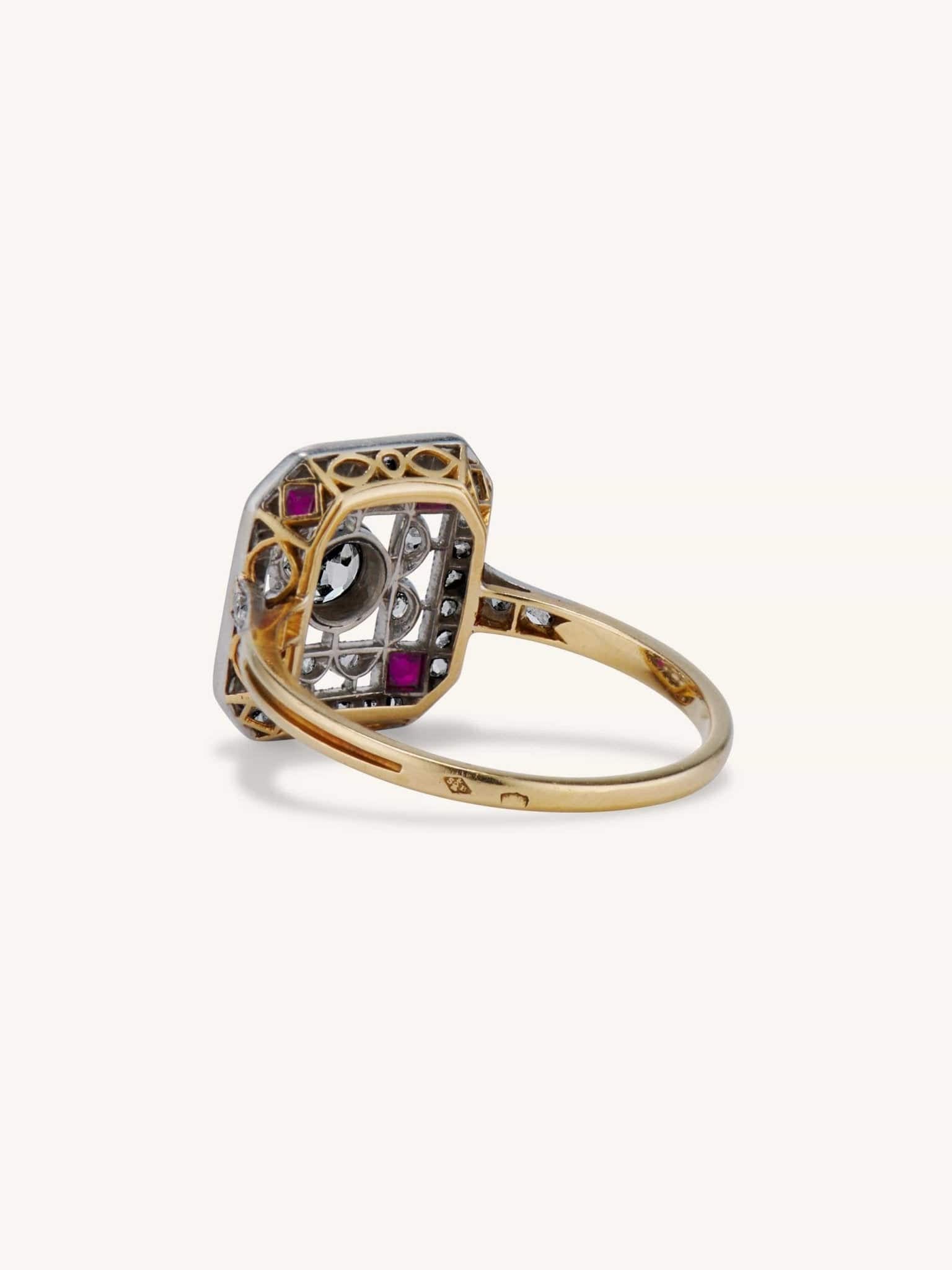 Belle Époque Old European Cut Diamond and Ruby Filigree Ring, France - Image 3