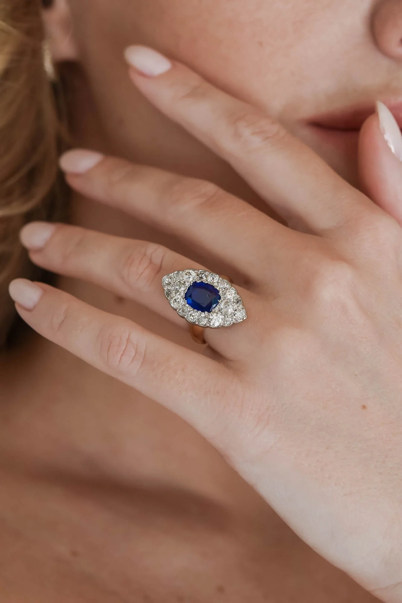 Belle Époque Sapphire and Diamond Navette Ring, France - Image 2