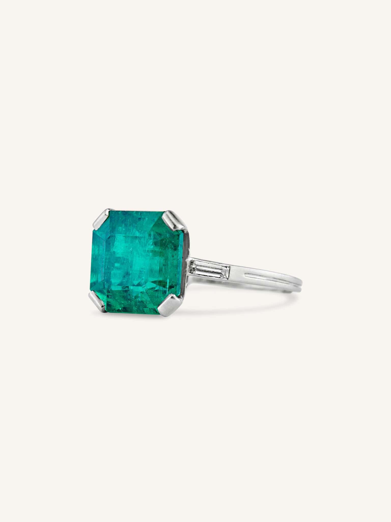 Boucheron Art Deco 5.65 Carat Emerald Cut Colombian Emerald Vintage Ring - Image 3
