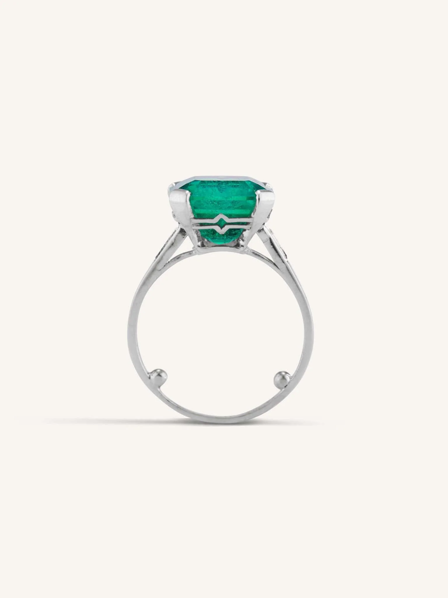 Boucheron Art Deco 5.65 Carat Emerald Cut Colombian Emerald Vintage Ring - Image 4