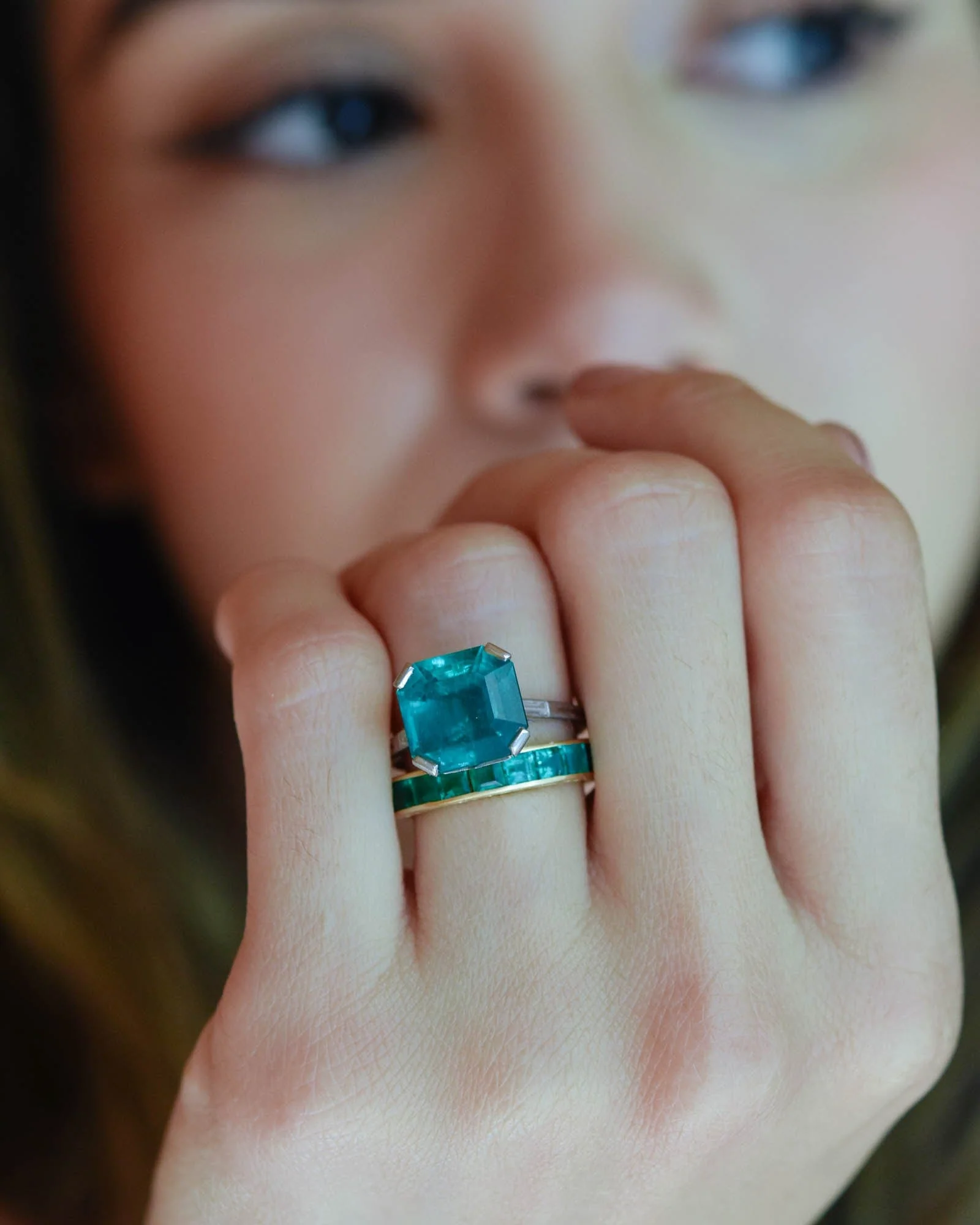 Boucheron Art Deco 5.65 Carat Emerald Cut Colombian Emerald Vintage Ring - Image 5