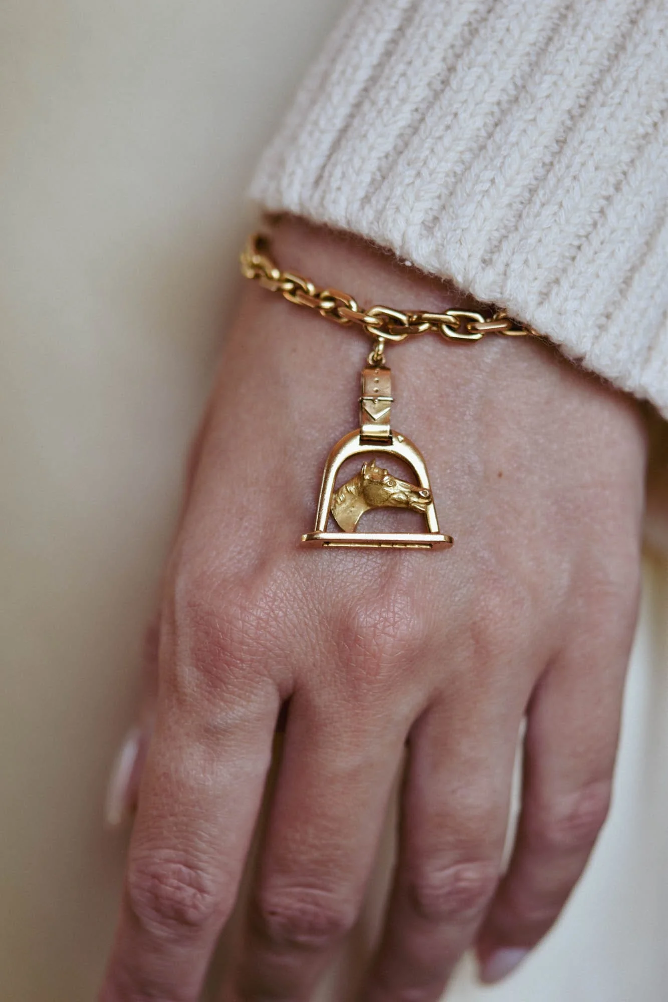 Boucheron Paris 1970s Equestrian Charm Link Vintage Bracelet with Horse Stirrup Charm, France - Image 2