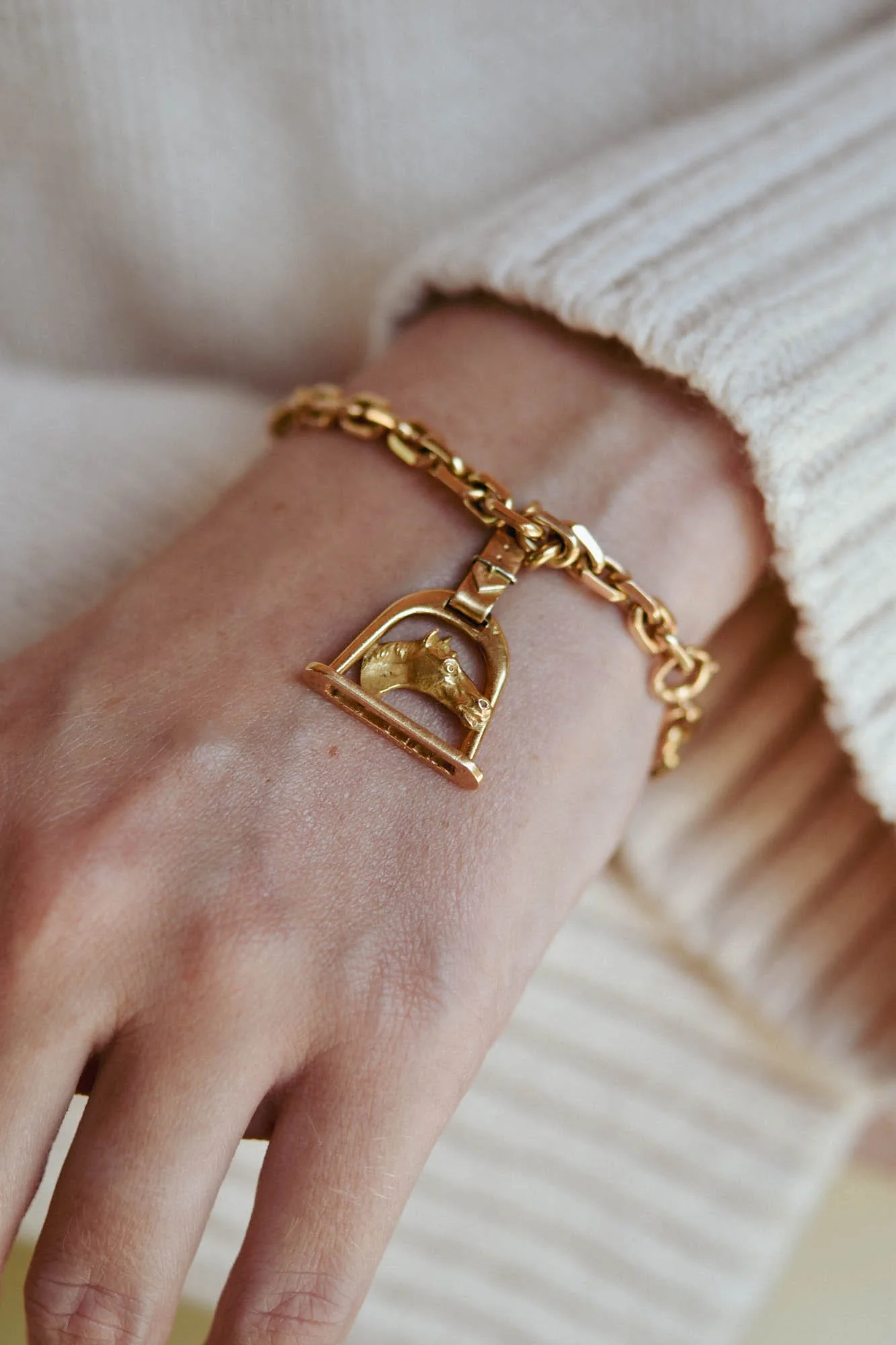 Boucheron Paris 1970s Equestrian Charm Link Vintage Bracelet with Horse Stirrup Charm, France - Image 3