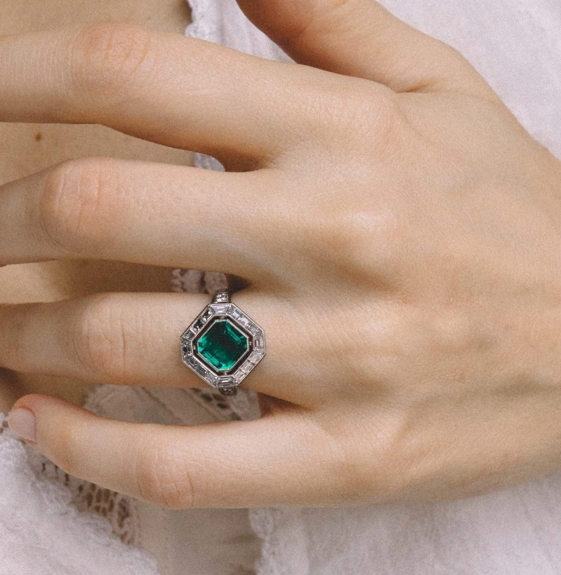 Cartier Colombian Emerald & Diamond Ring - Image 3