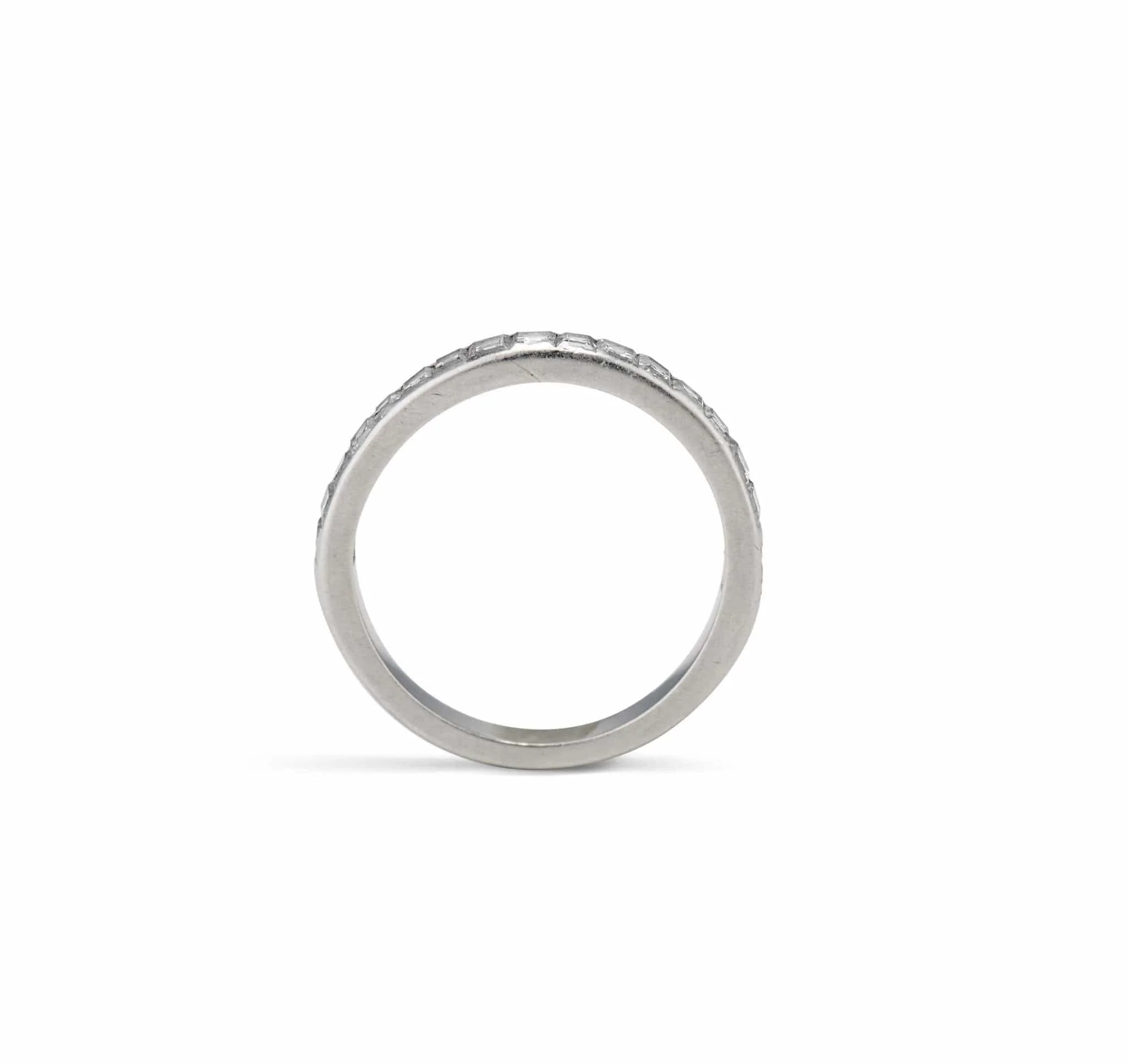 Art Deco 1.00 Carat Carré Cut Diamond Half Band - Image 4