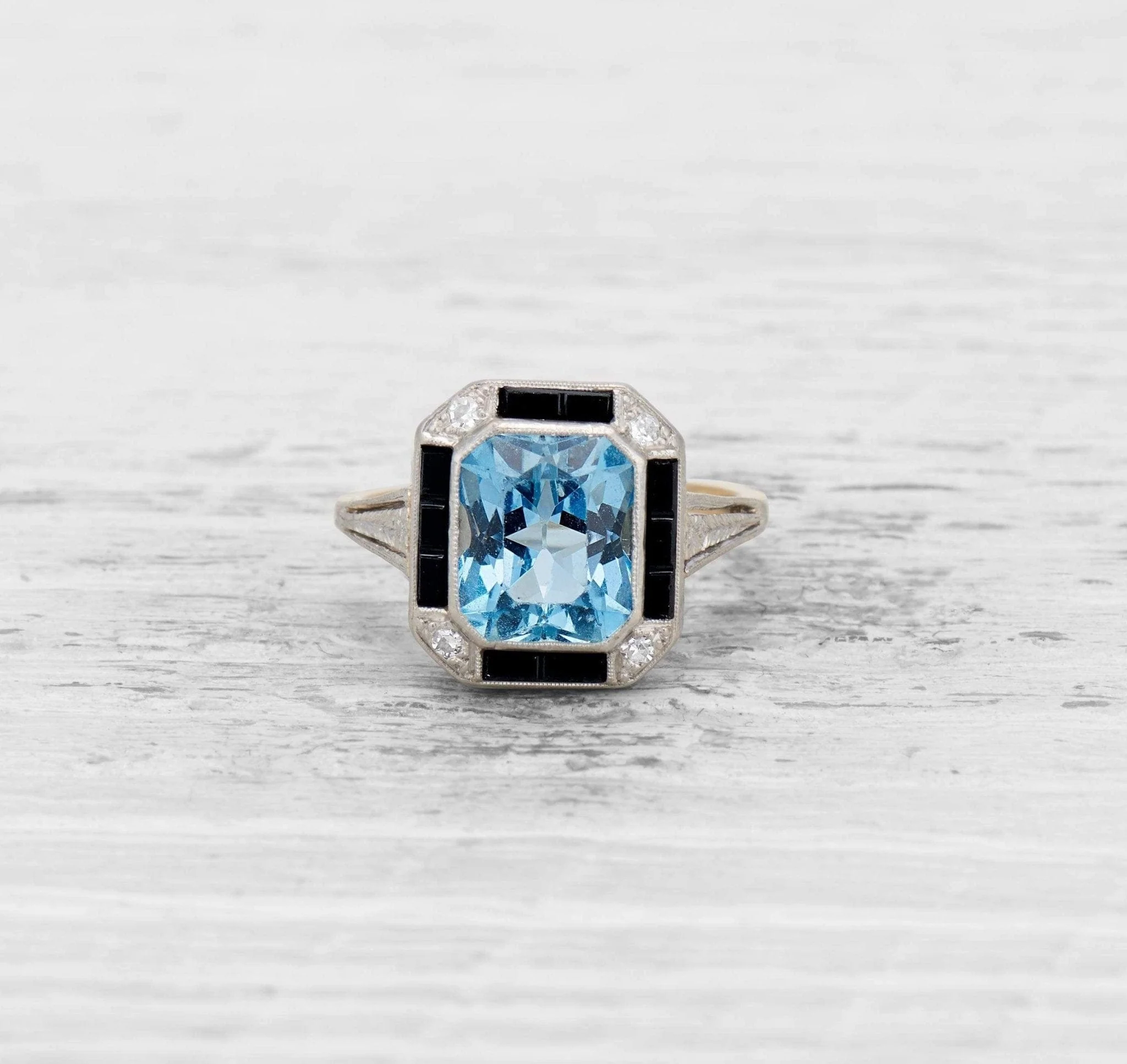 EARLY ART DECO AQUAMARINE, DIAMOND, AND BLACK ONYX RING - Image 2