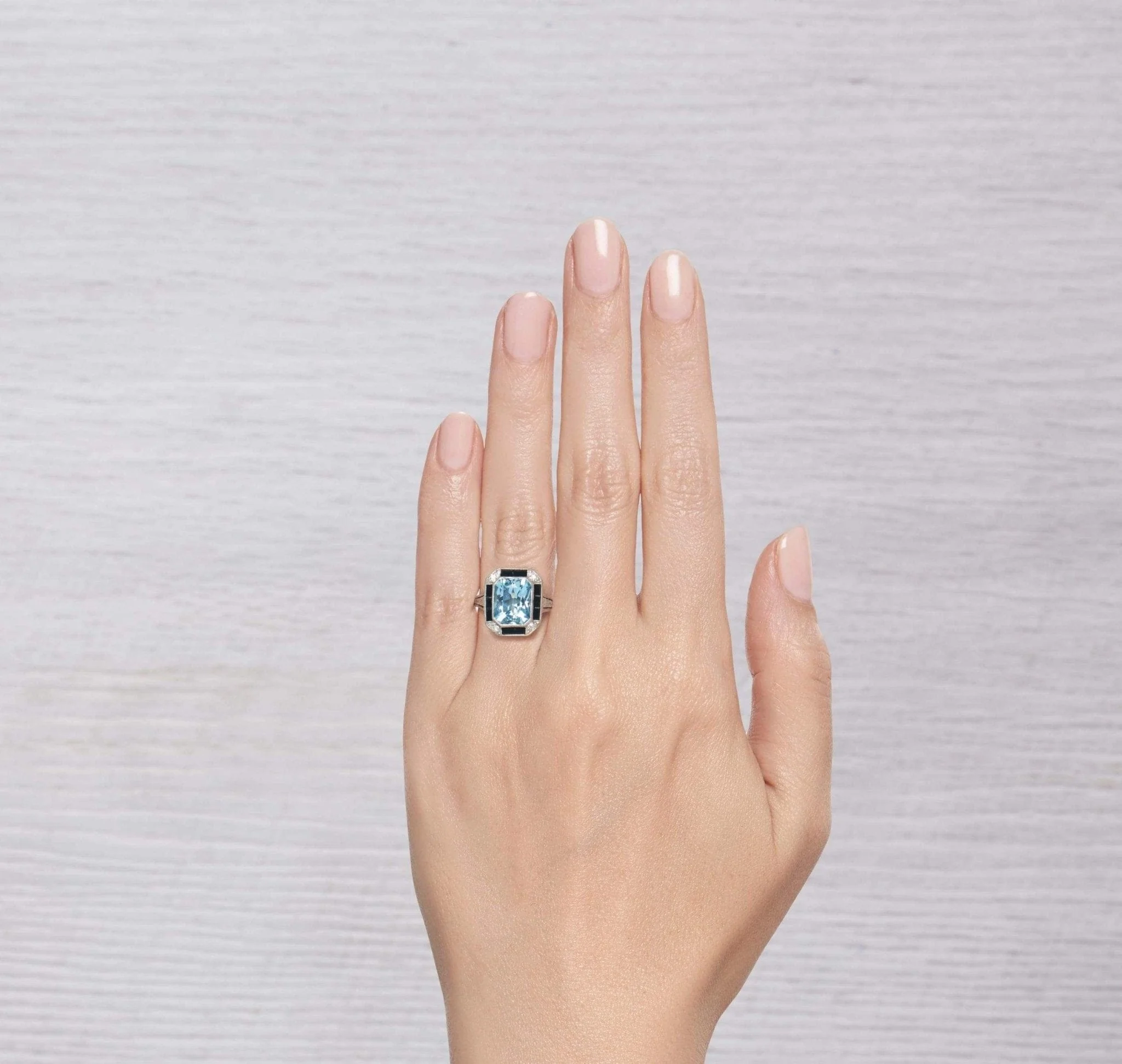 EARLY ART DECO AQUAMARINE, DIAMOND, AND BLACK ONYX RING - Image 6