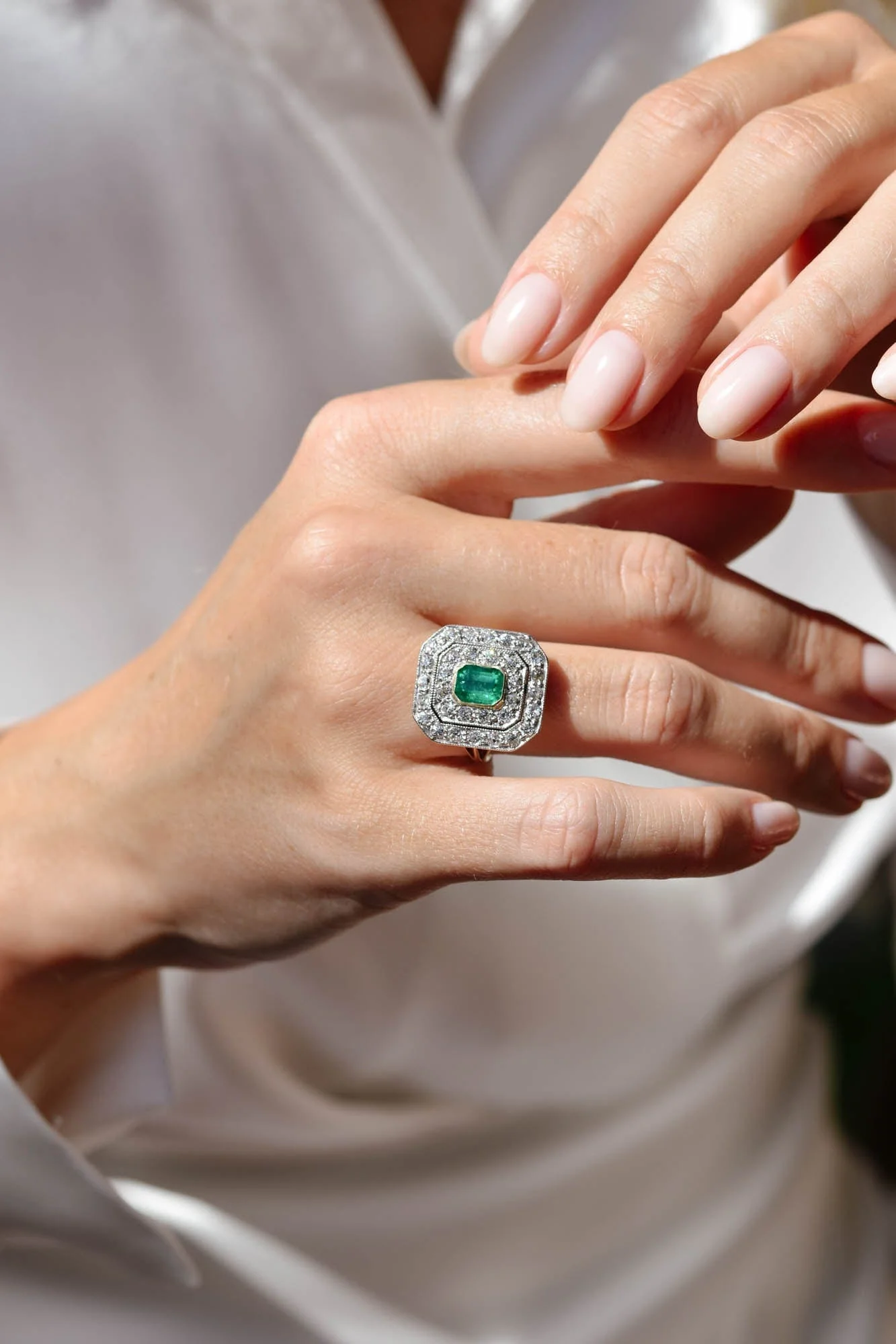 Edwardian 1.02 Carat Emearld Cut Emerald and Diamond Square Cluster Ring - Image 2