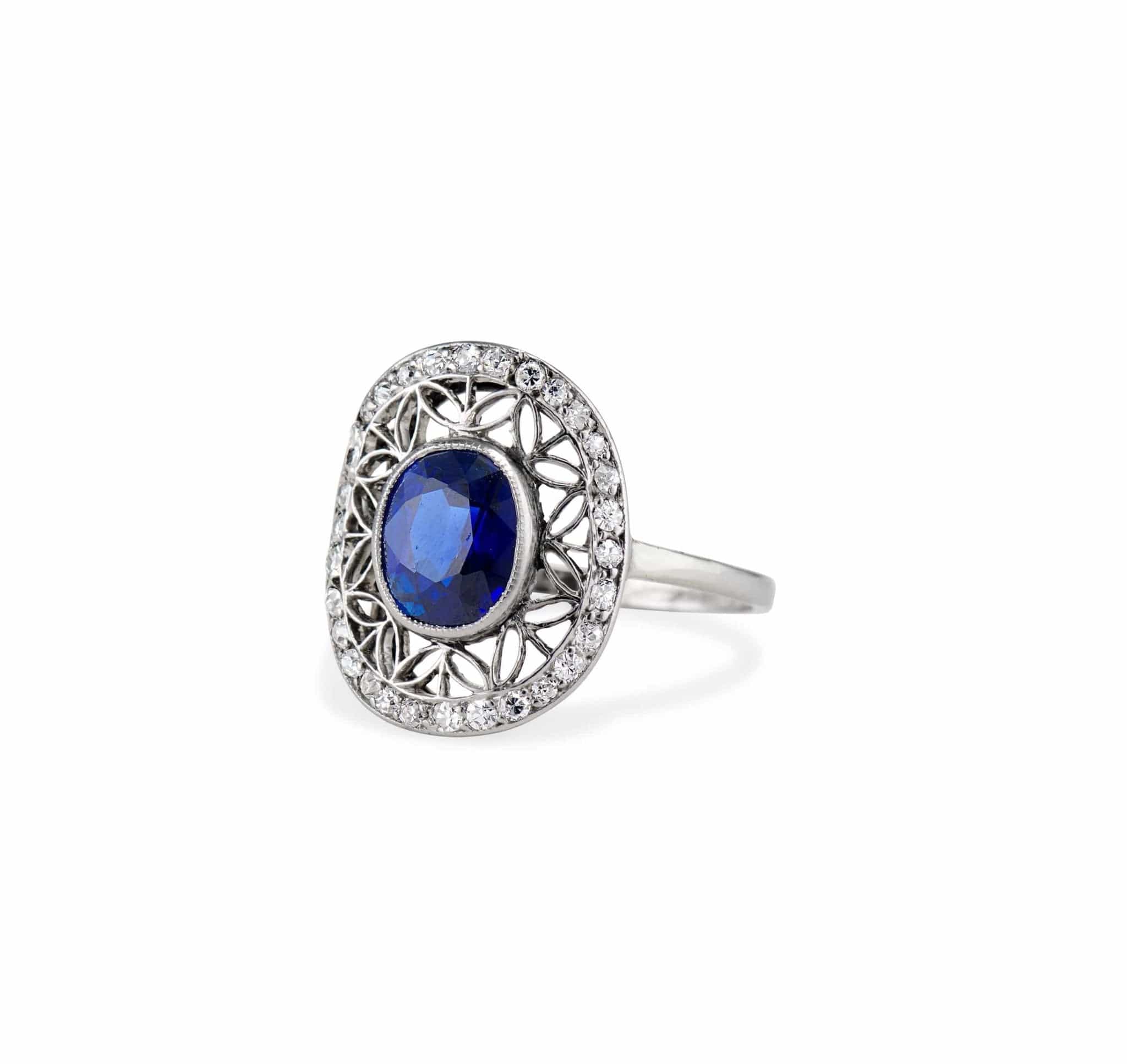 Edwardian 1.25 Carat Oval Untreated Sapphire Diamond and Platinum Ring - Image 2