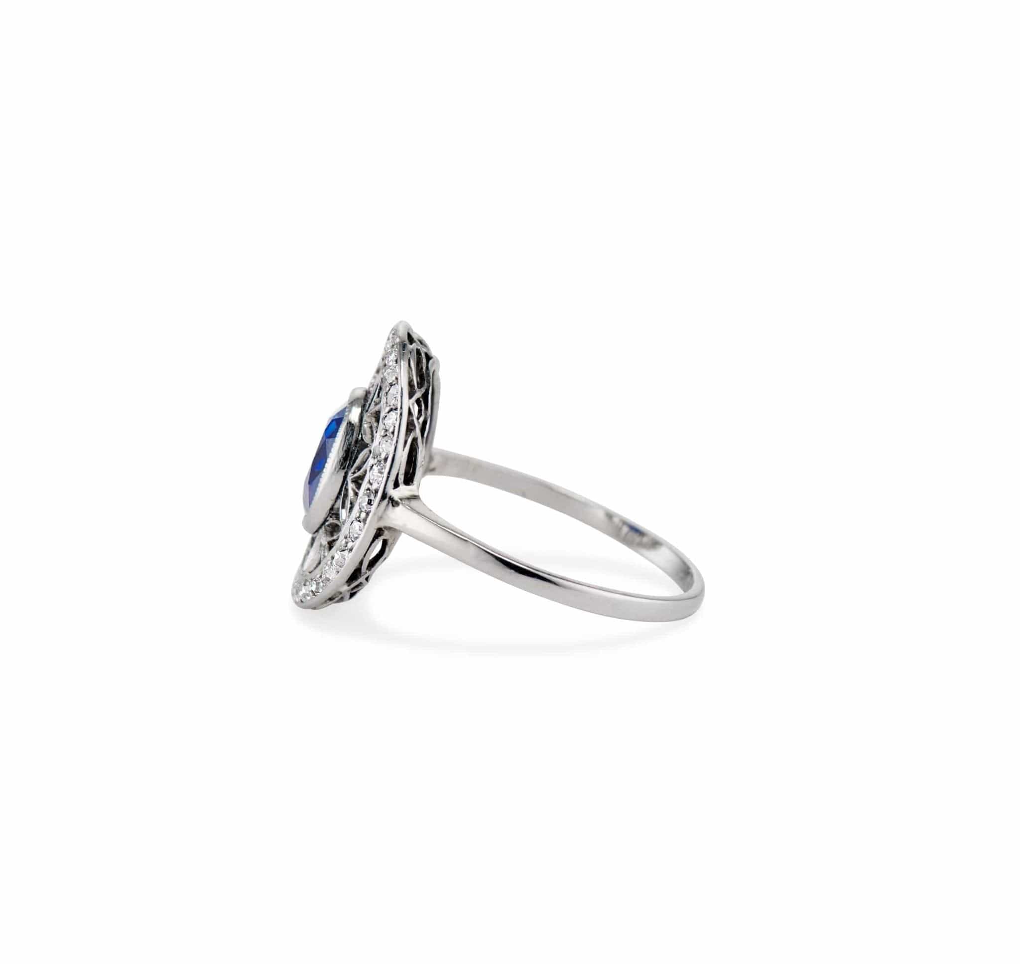 Edwardian 1.25 Carat Oval Untreated Sapphire Diamond and Platinum Ring - Image 3