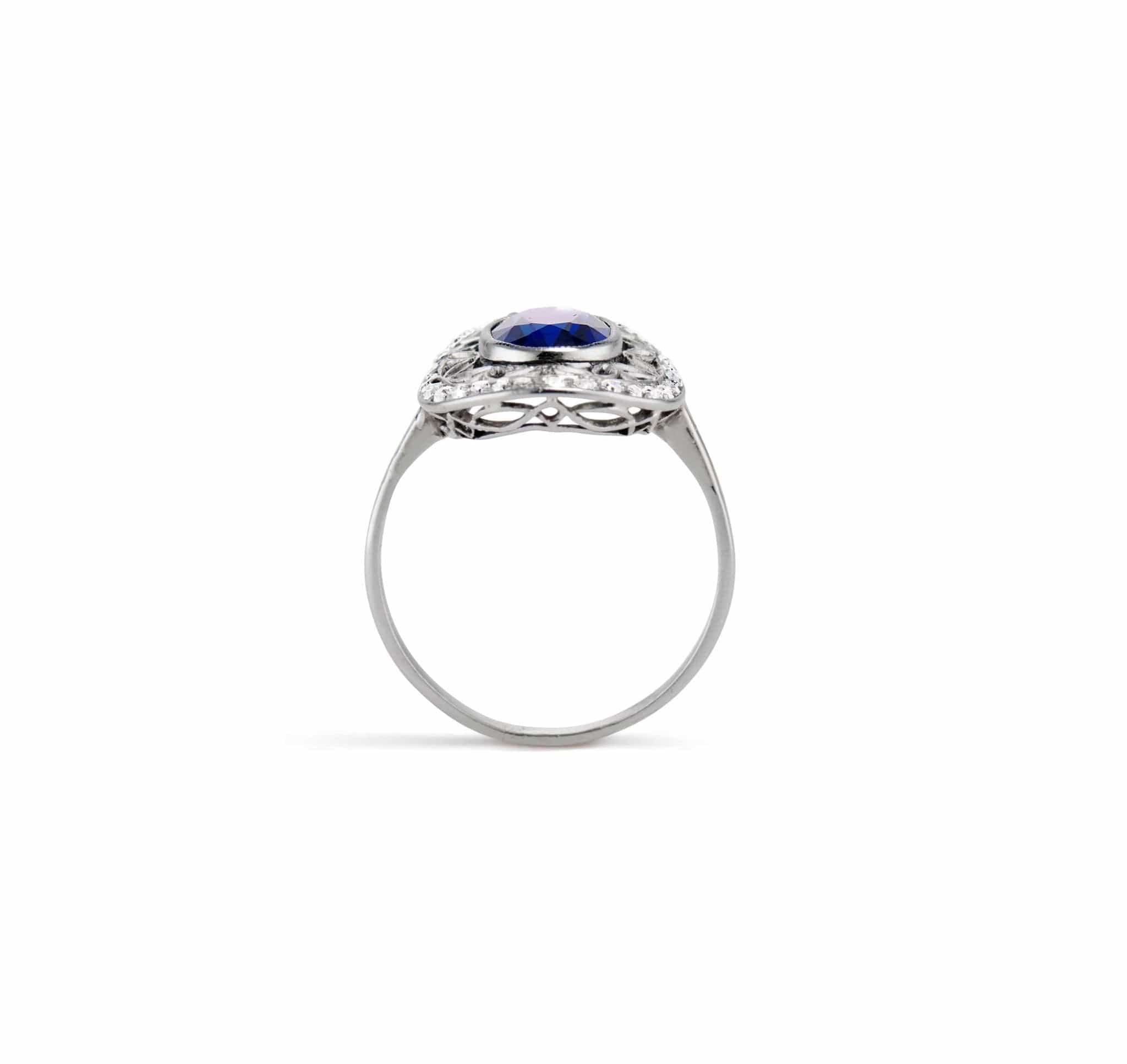 Edwardian 1.25 Carat Oval Untreated Sapphire Diamond and Platinum Ring - Image 4