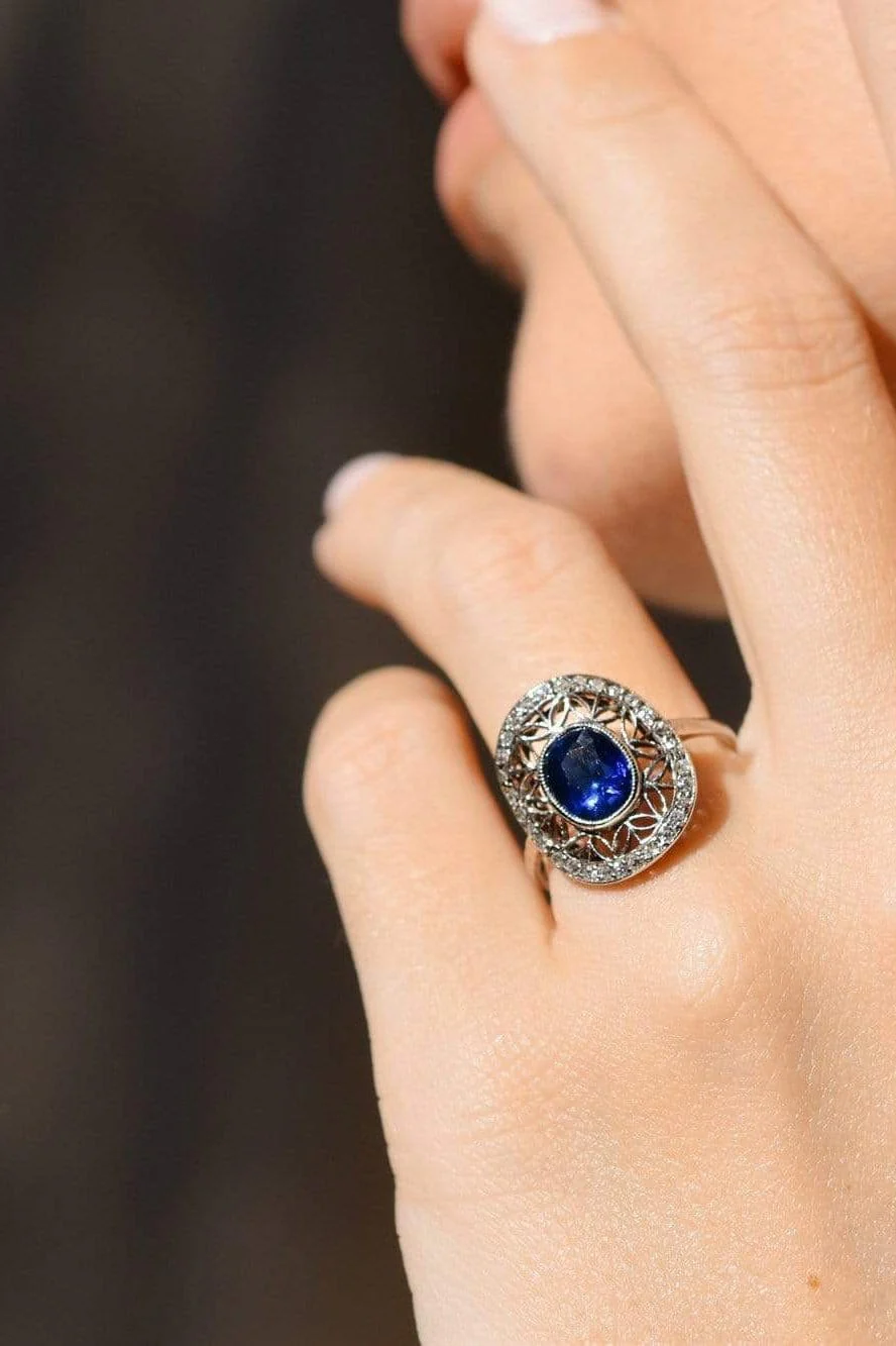Edwardian 1.25 Carat Oval Untreated Sapphire Diamond and Platinum Ring - Image 5