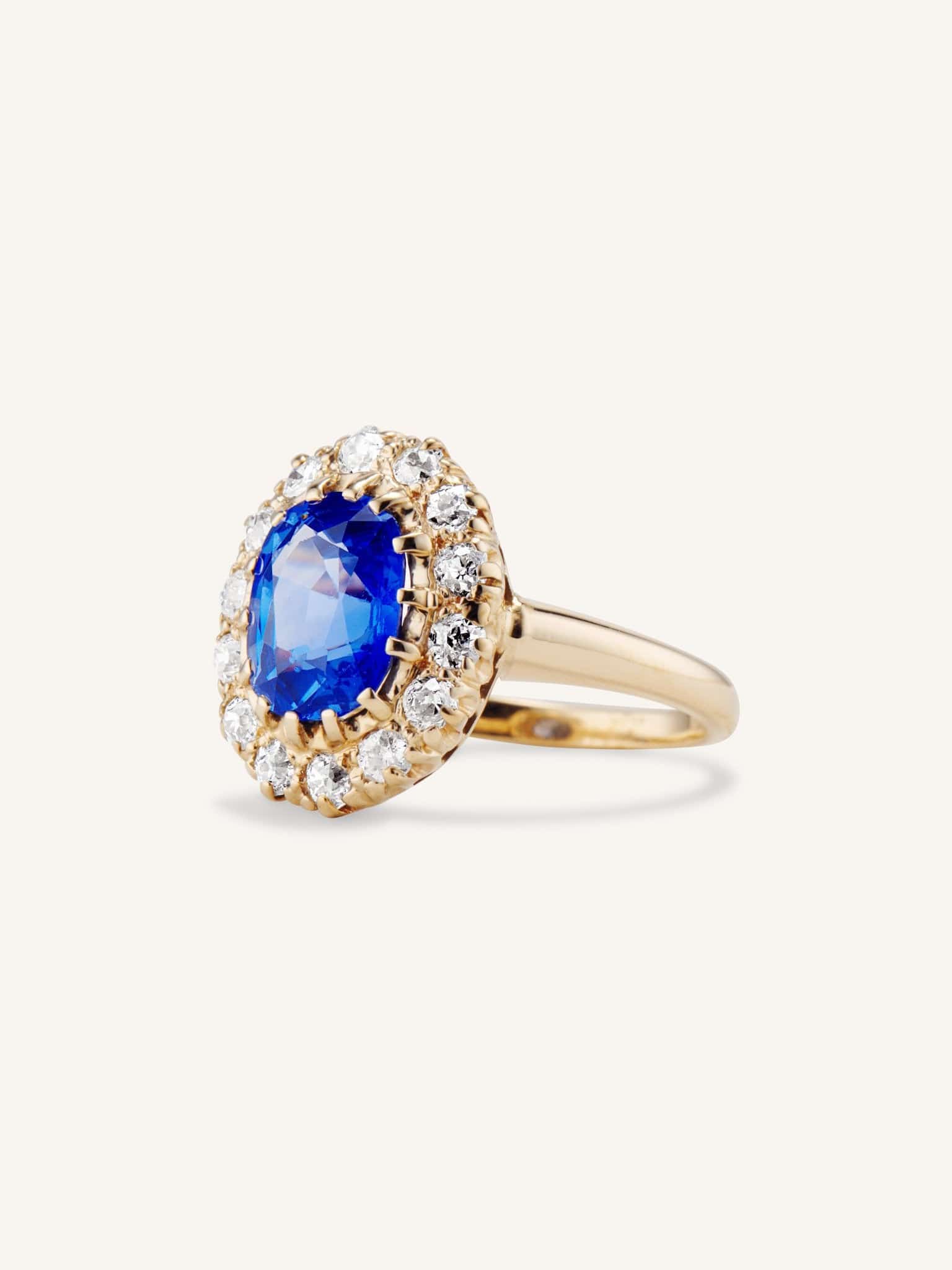 Edwardian 2.70 Carat Ceylon Sapphire & Diamond Cluster - Image 3
