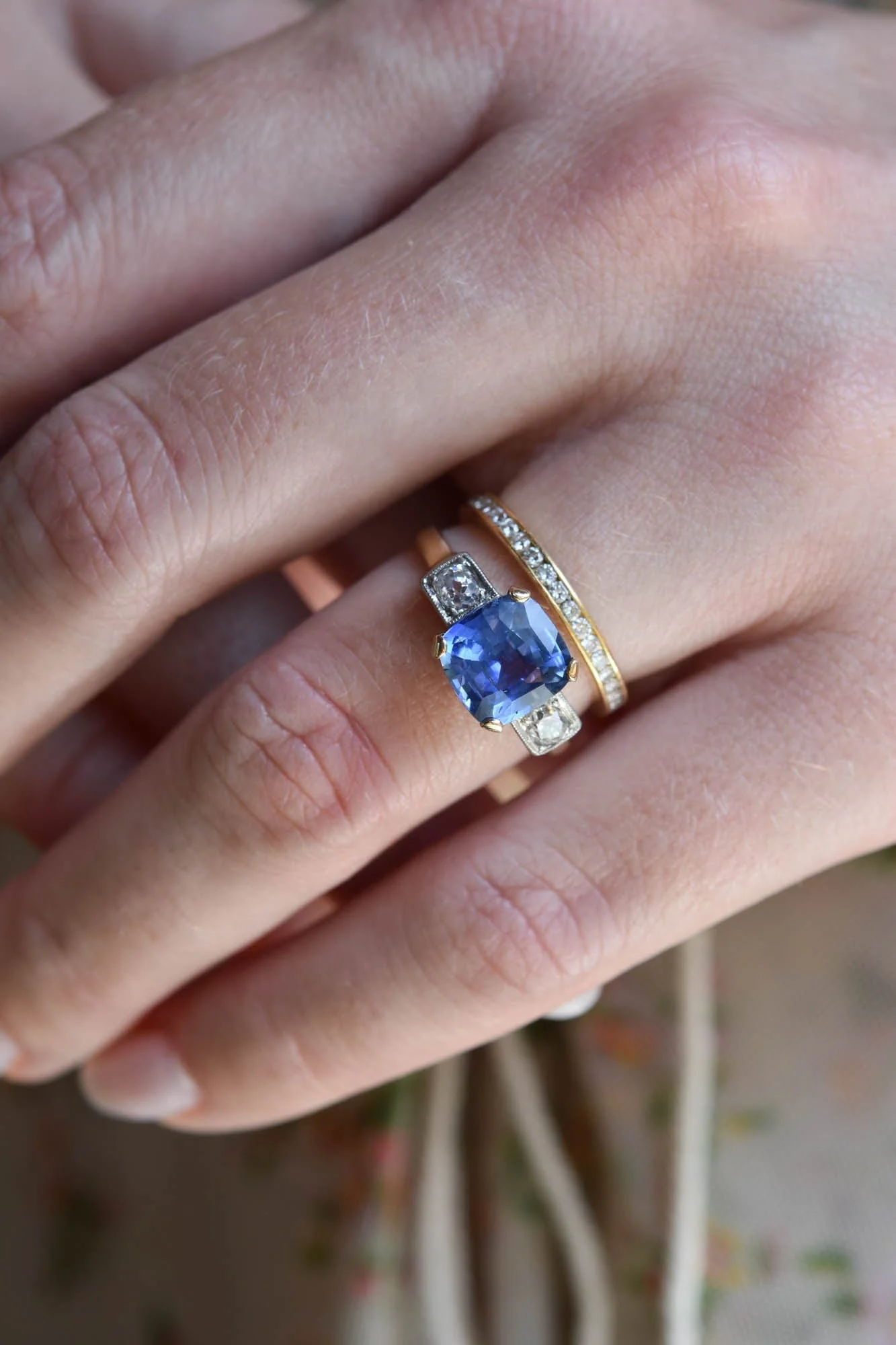 Edwardian 2.76 Carat Ceylon Sapphire Three Stone Antique Engagement Ring - Image 2