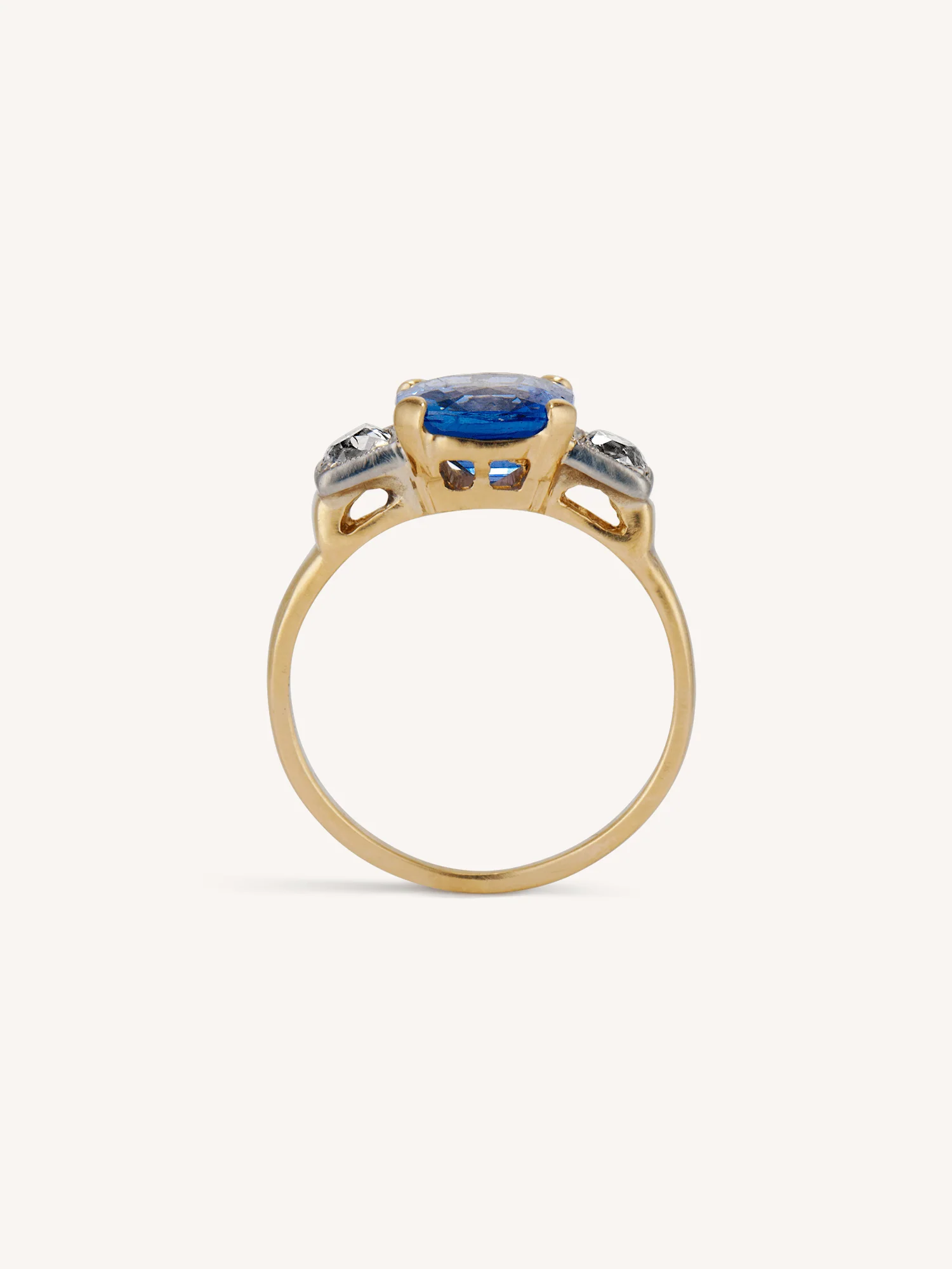 Edwardian 2.76 Carat Ceylon Sapphire Three Stone Antique Engagement Ring - Image 8