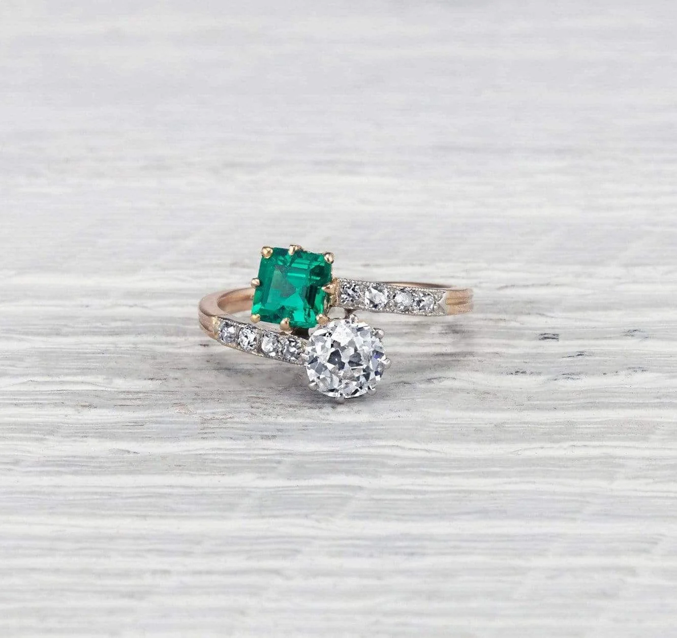 Edwardian Emerald and Diamond 'Moi et Toi' Ring - Image 2