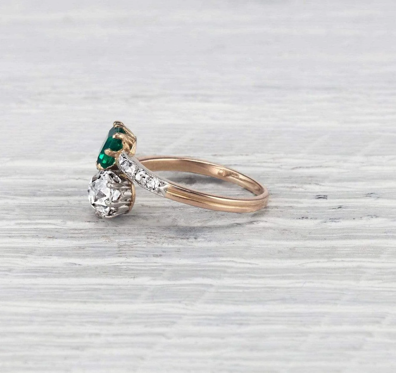 Edwardian Emerald and Diamond 'Moi et Toi' Ring - Image 3
