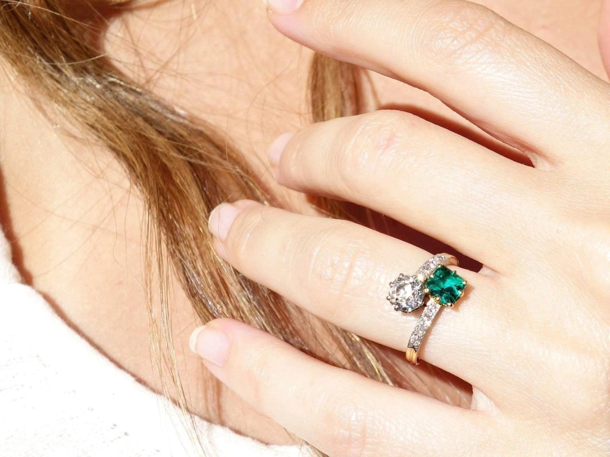 Edwardian Emerald and Diamond 'Moi et Toi' Ring - Image 4