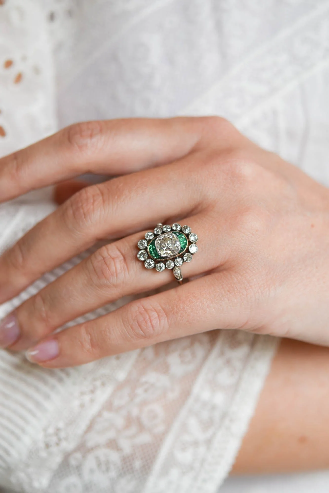Edwardian 1.60 Carat Old Mine Diamond & Emerald Antique Cluster Ring - Image 3