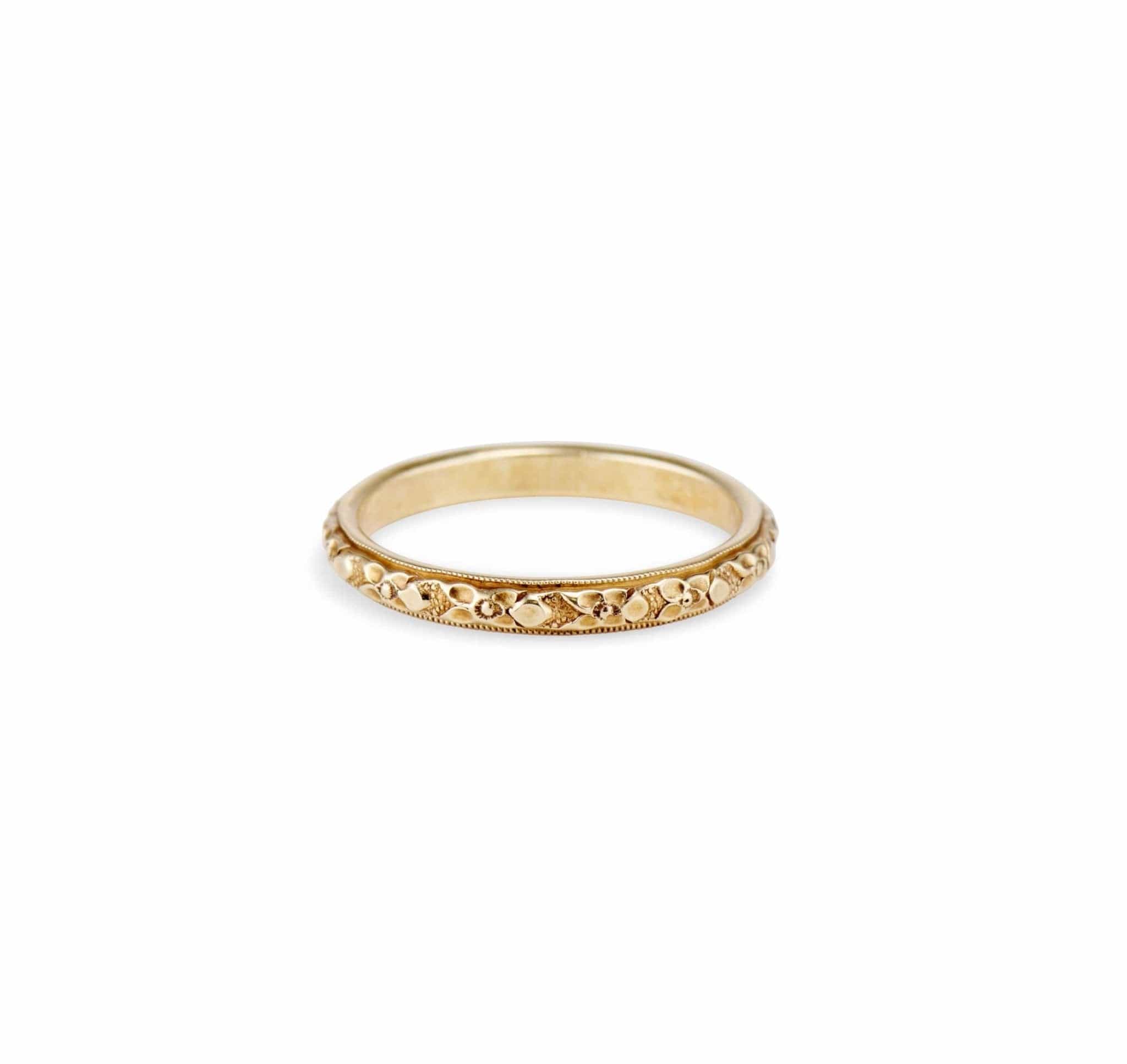 Edwardian Engraved Gold Wedding Band - Image 3