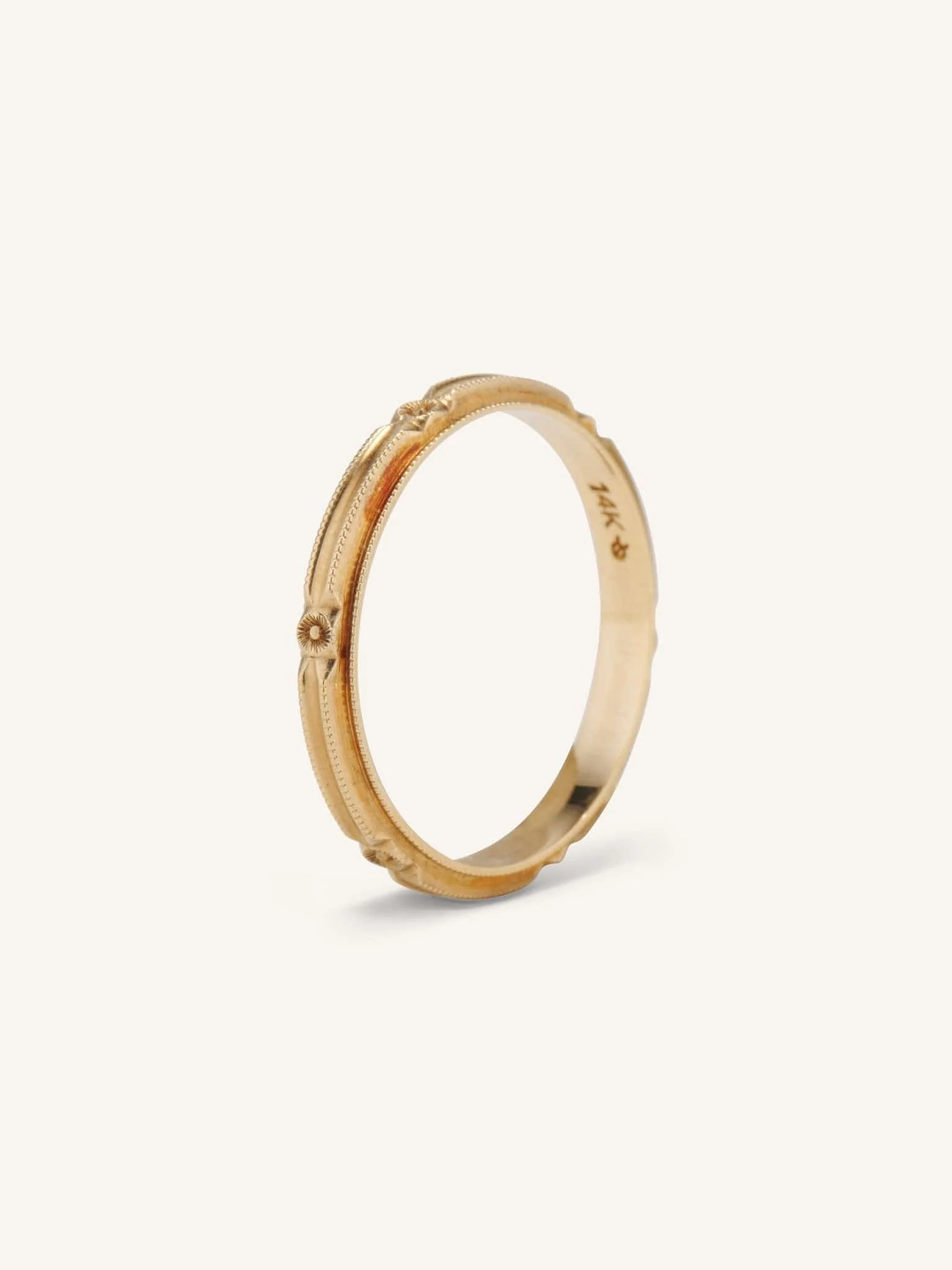 Edwardian Floral Engraved Gold Antique Wedding Band - Image 3