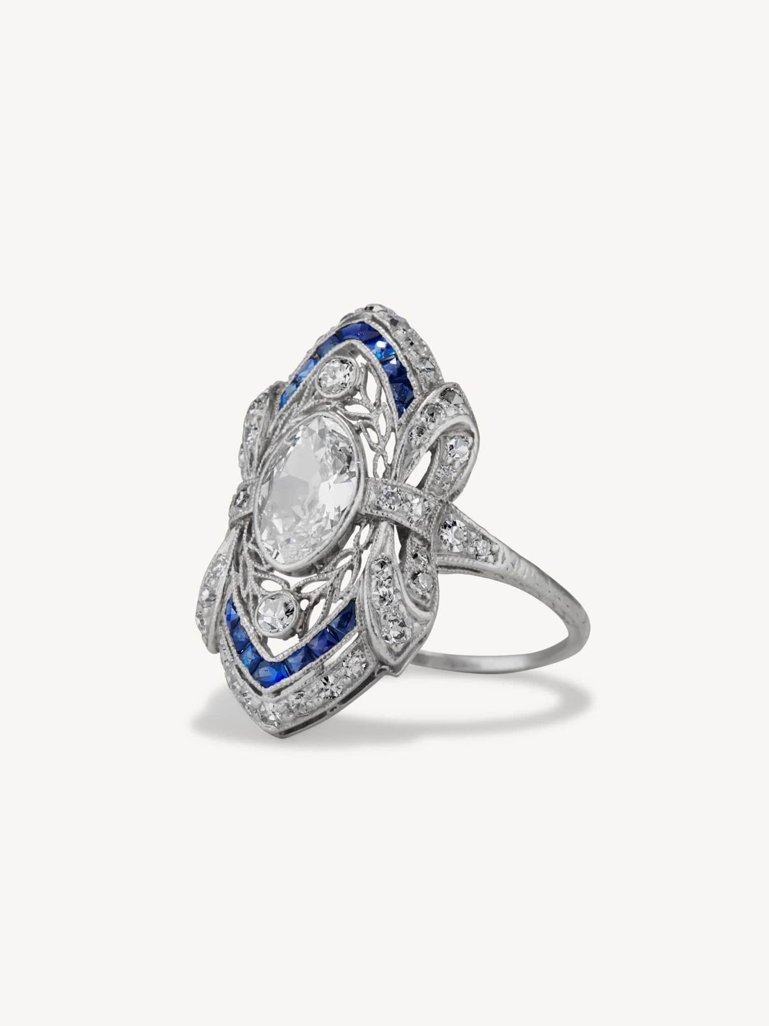 Edwardian Moval Shaped Diamond and Sapphire Dinner Ring - Image 3