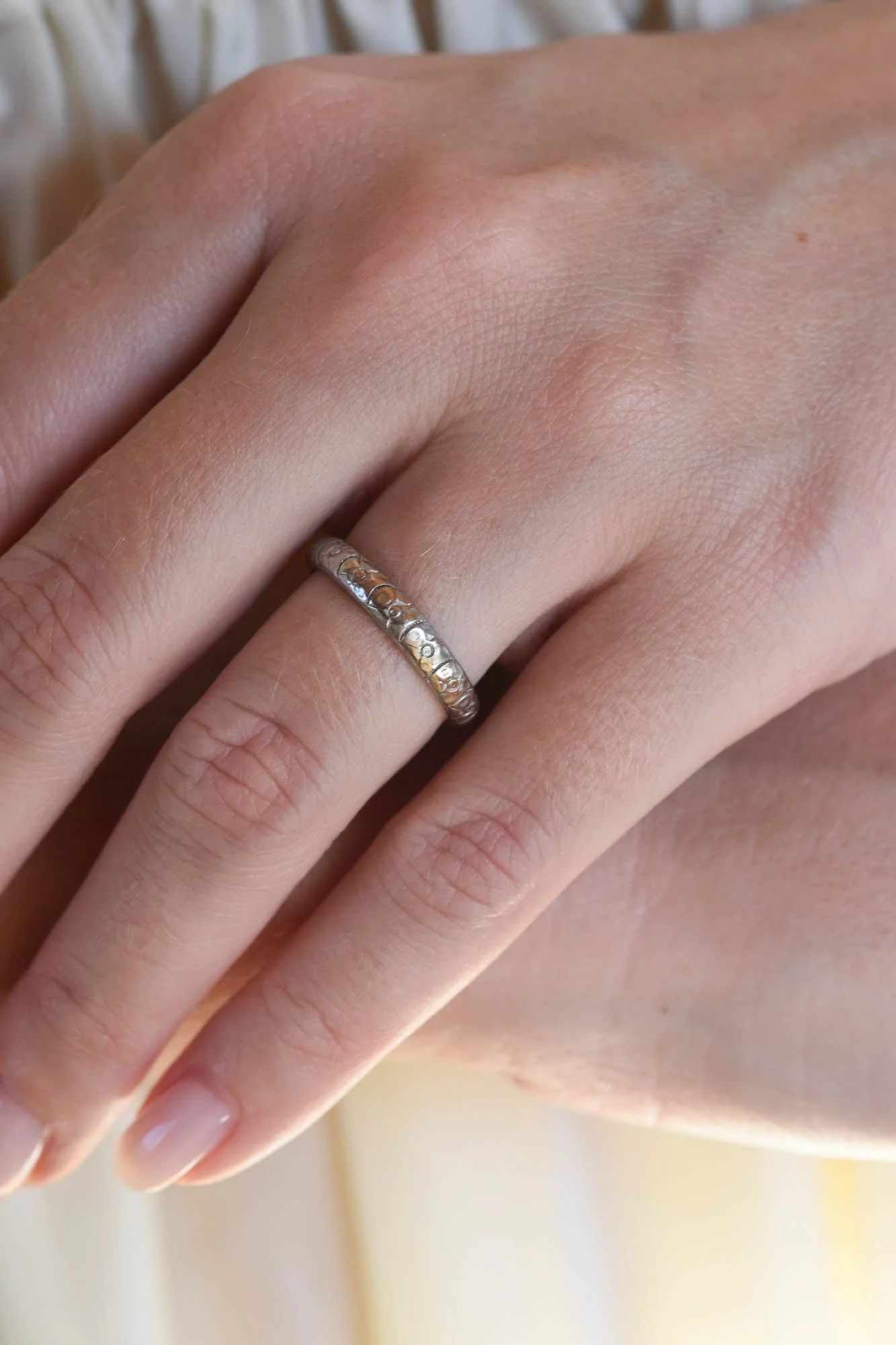Edwardian Platinum & Yellow Gold Engraved Vintage Wedding Band, England - Size 6.5 - Image 2