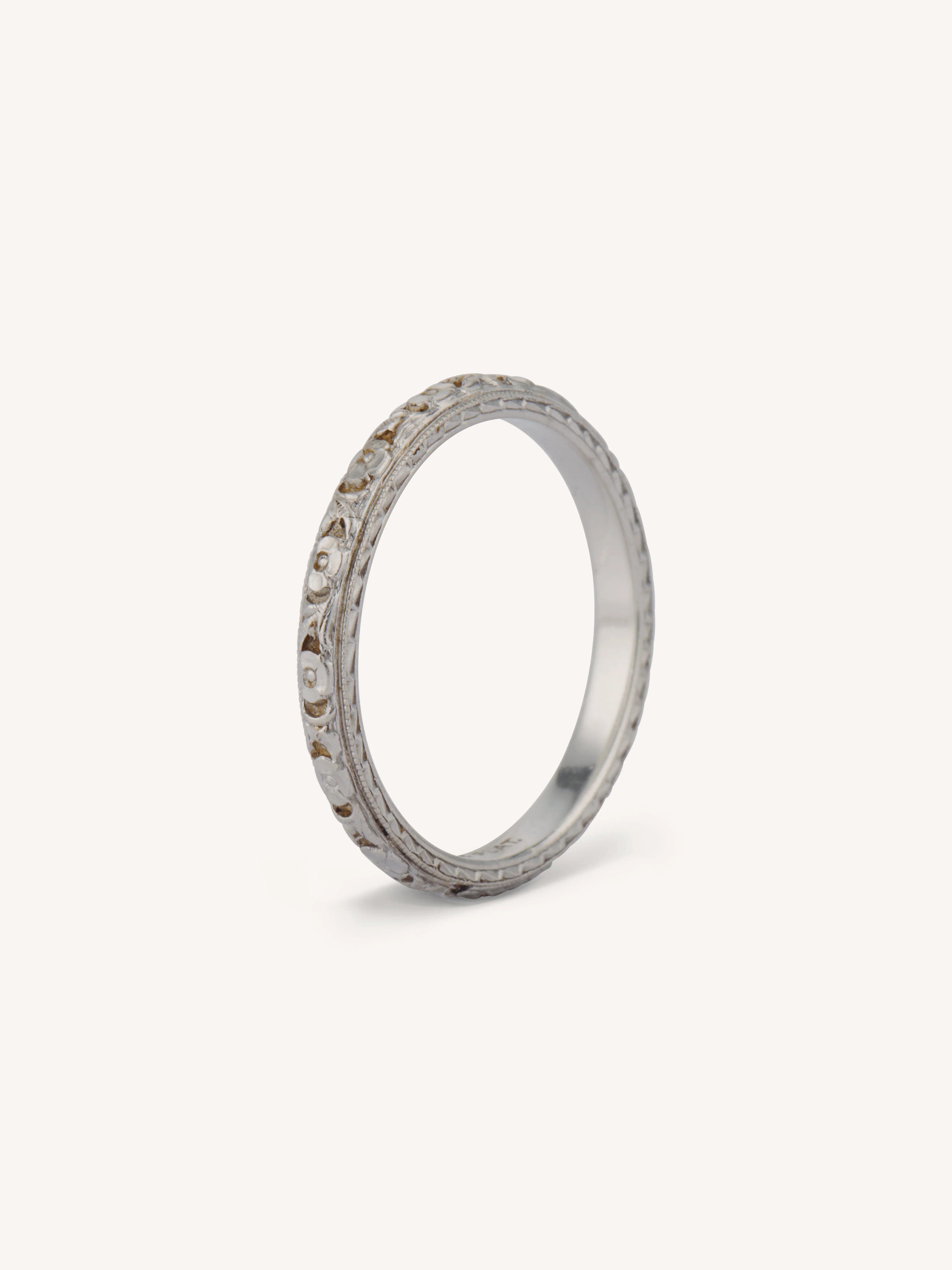 Edwardian Priscilla Engraved Diamond Platinum and Gold Antique Wedding Band, America - Size 7 - Image 5