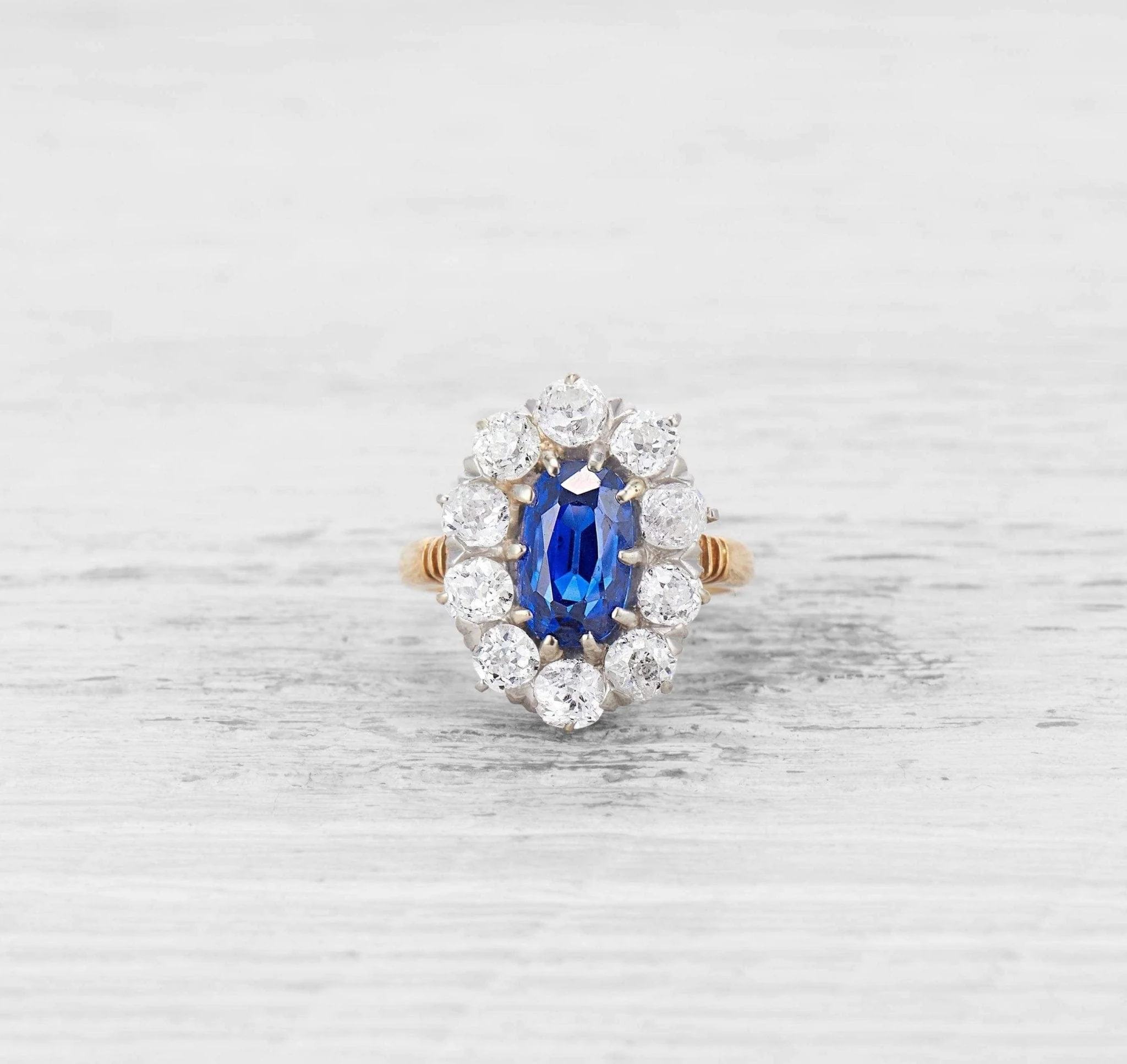EDWARDIAN SAPPHIRE AND DIAMOND CLUSTER RING - Image 2