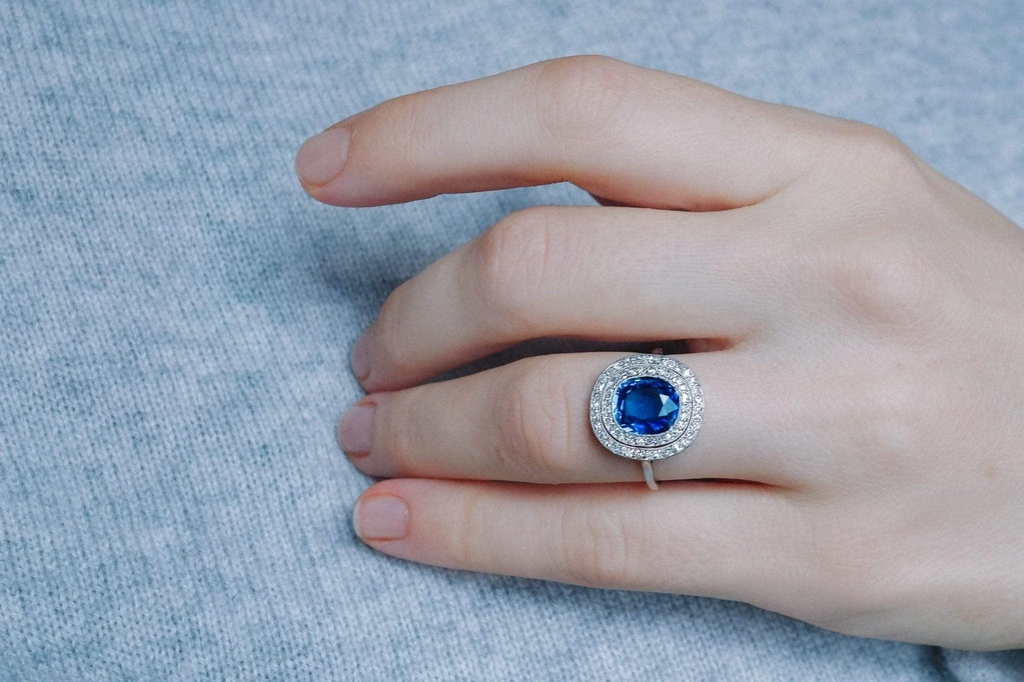 EDWARDIAN SAPPHIRE AND DIAMOND ENGAGEMENT RING - Image 6