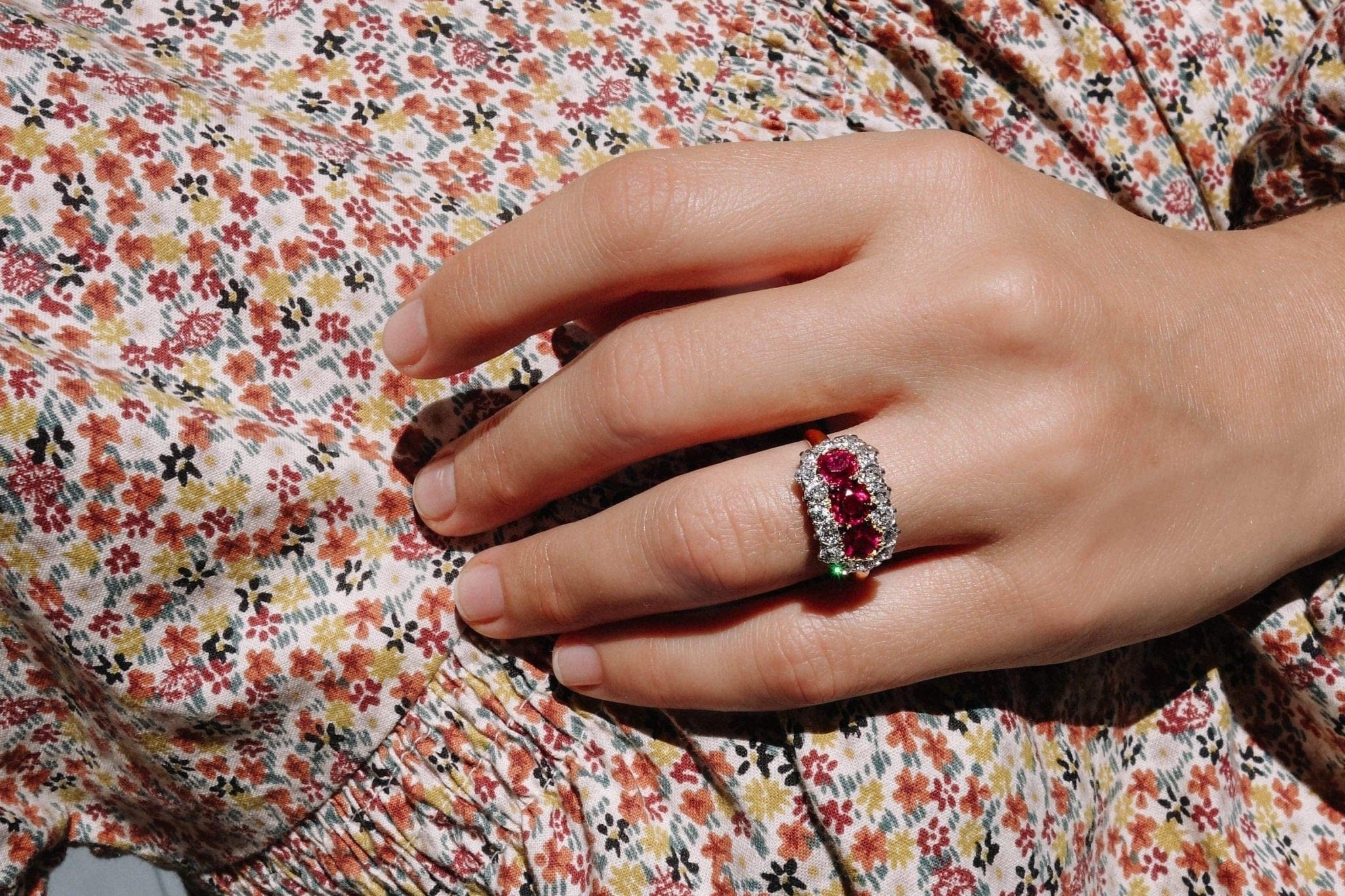 Edwardian Three Stone Ruby Ring - Image 6