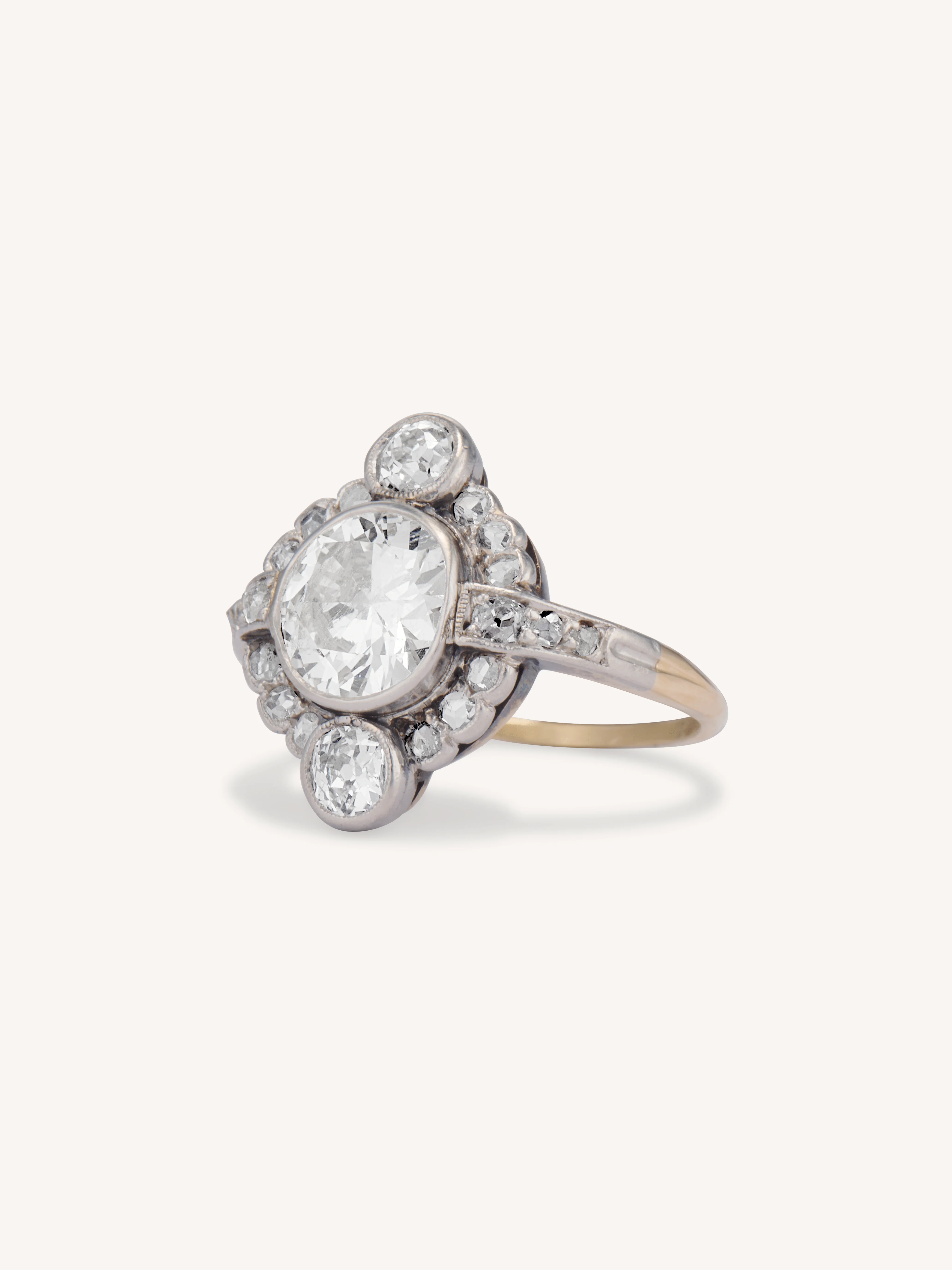Edwardian 2.00 Carat Old European Cut Diamond Unique Cluster Engagement Ring - Image 4