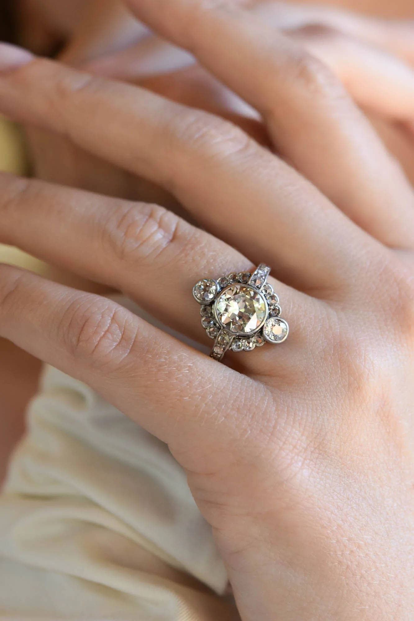 Edwardian 2.00 Carat Old European Cut Diamond Unique Cluster Engagement Ring - Image 6