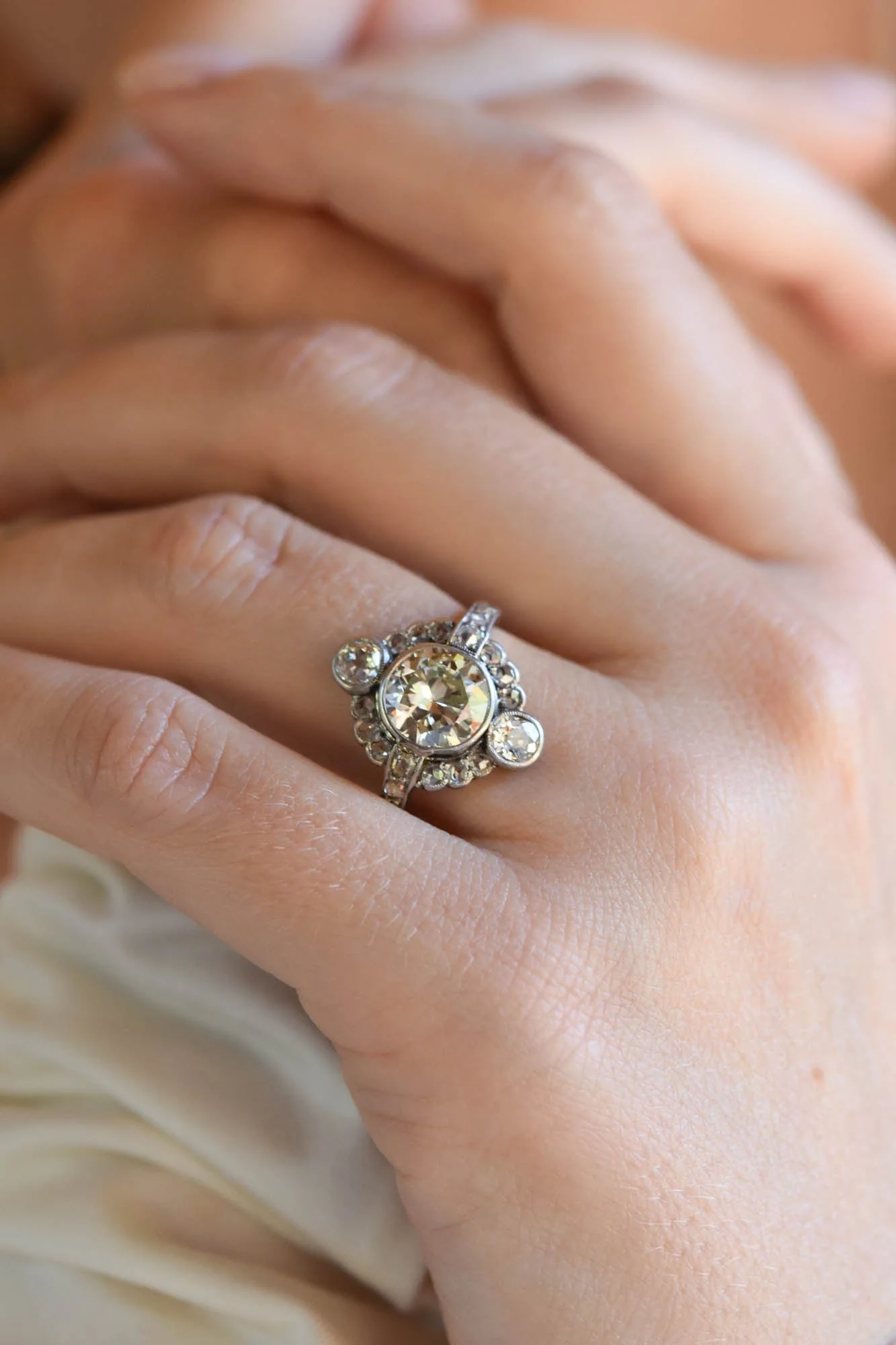Edwardian 2.00 Carat Old European Cut Diamond Unique Cluster Engagement Ring - Image 7