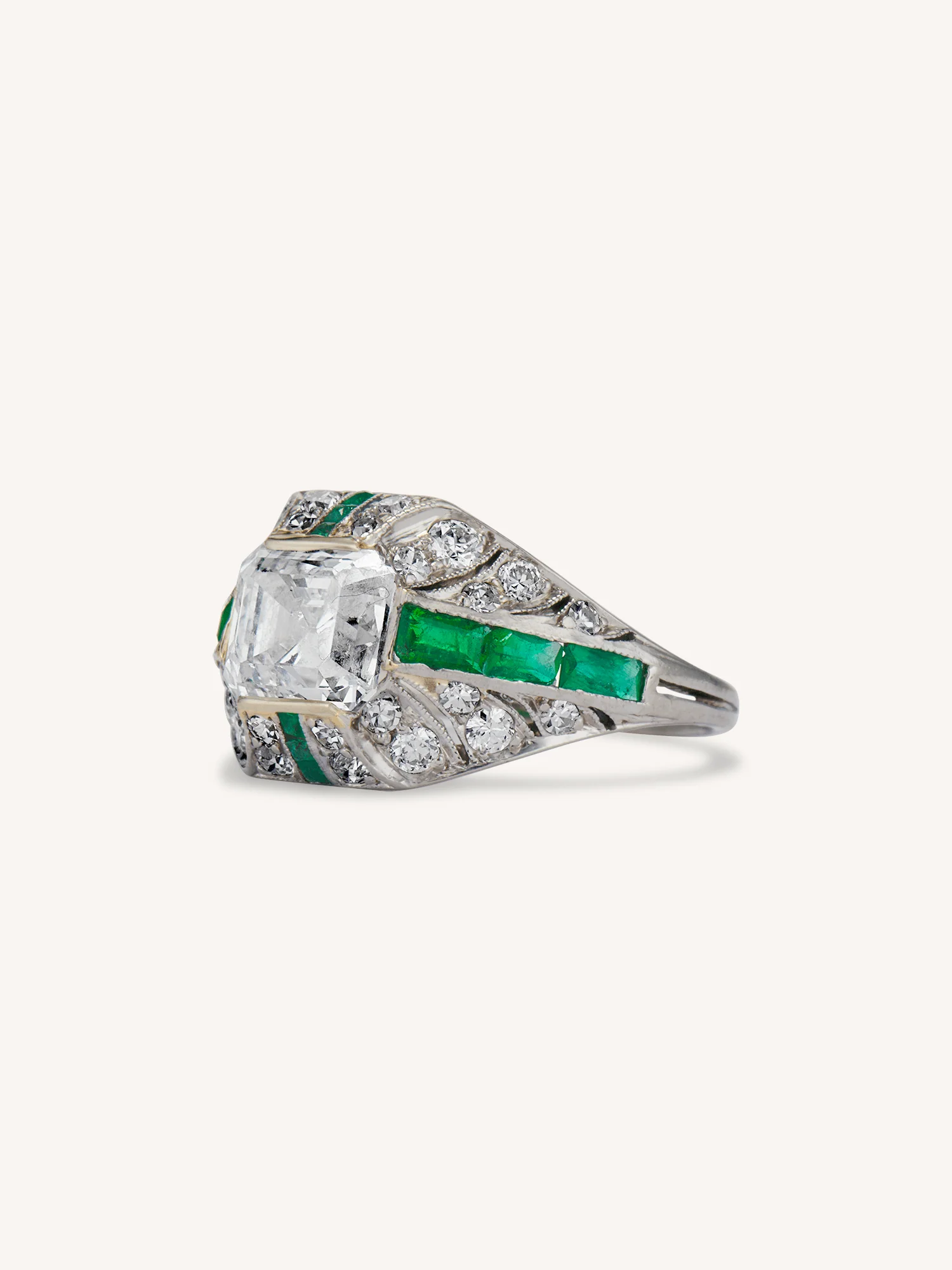 J.E. Caldwell Art Deco 1.84 Carat Emerald Cut Diamond and Emerald Vintage Engagement Ring - Image 4